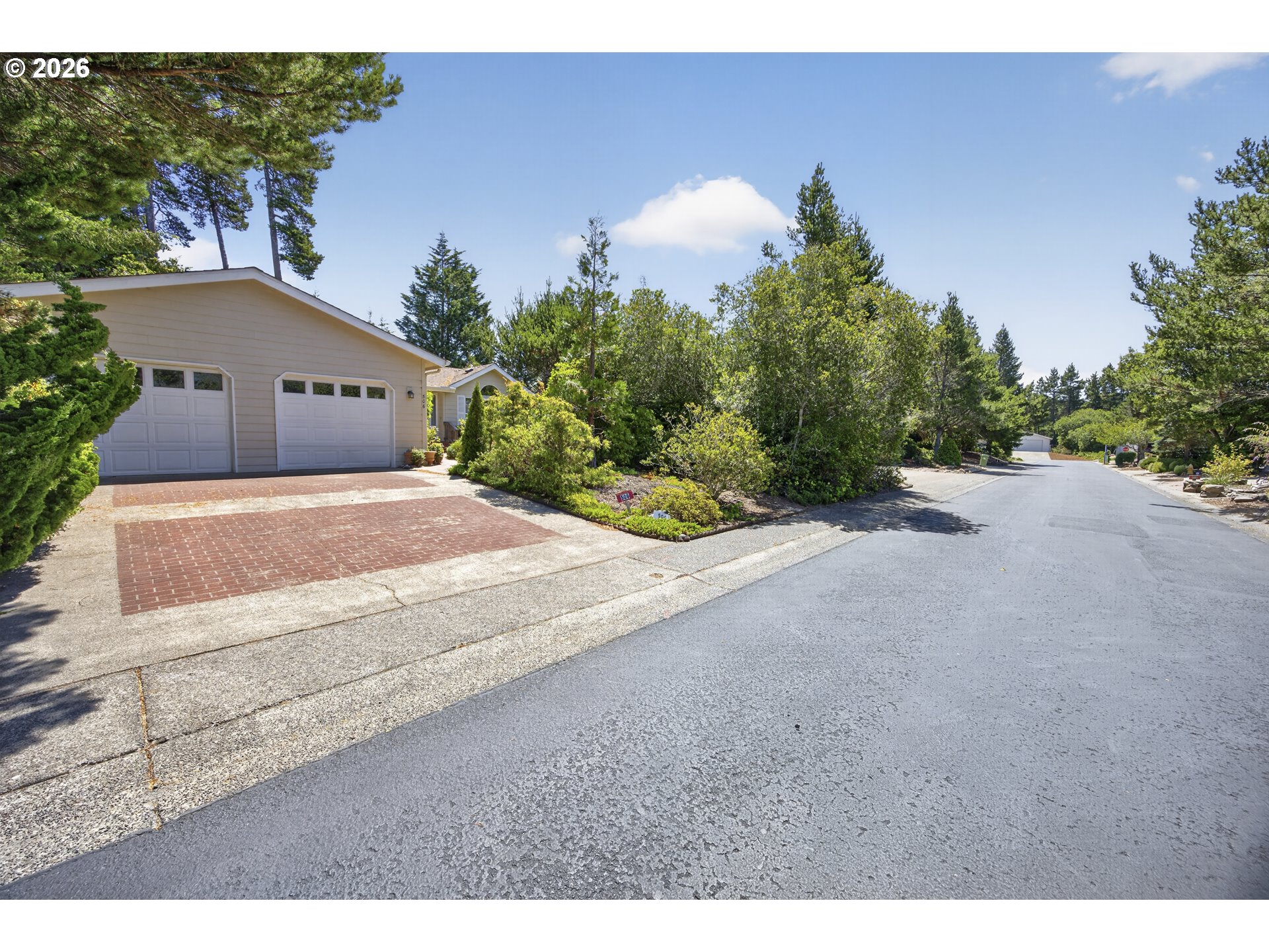 506 ROBIN LN Property Photo 1