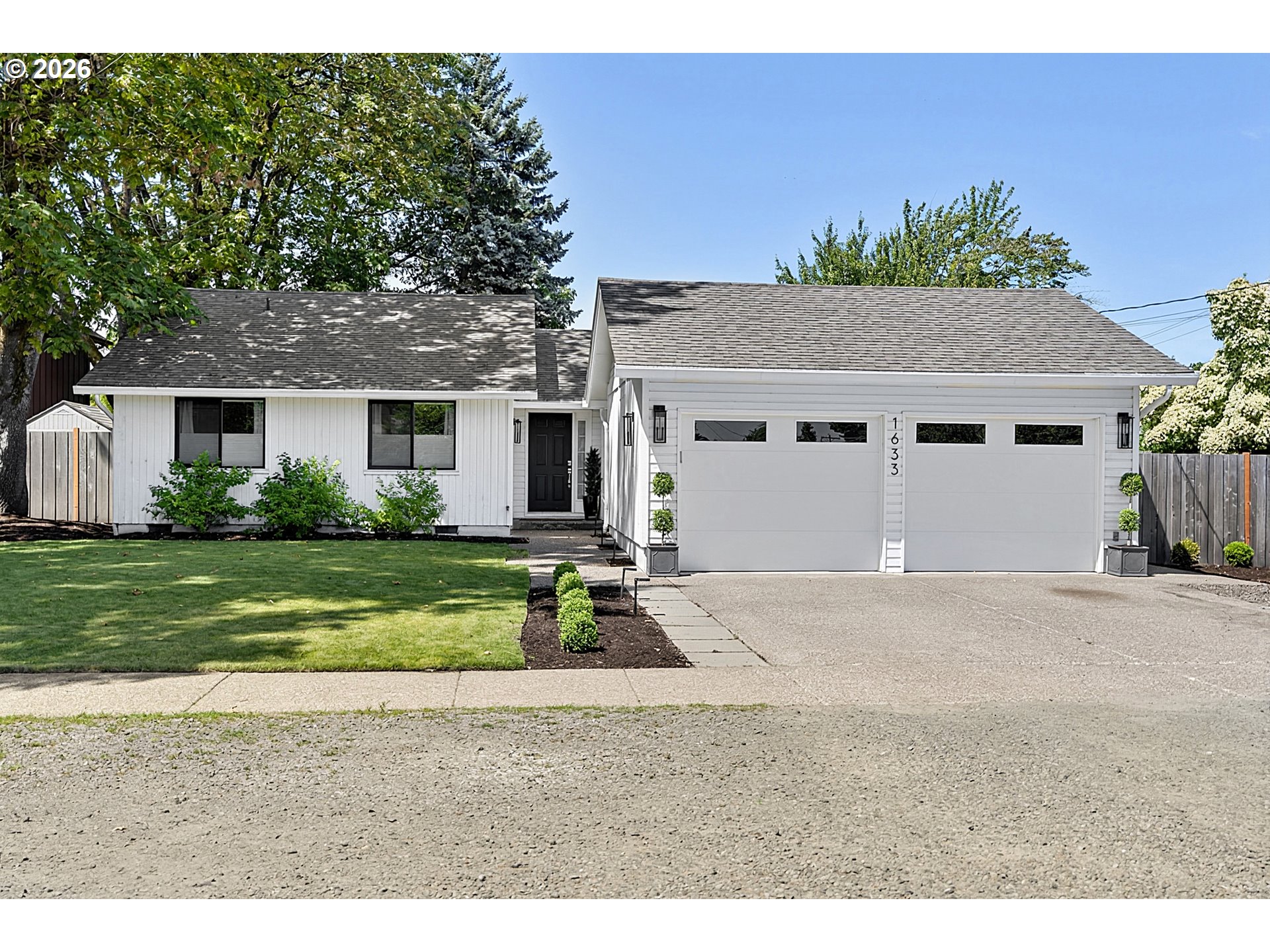 1633 Holly Ave Property Photo 1