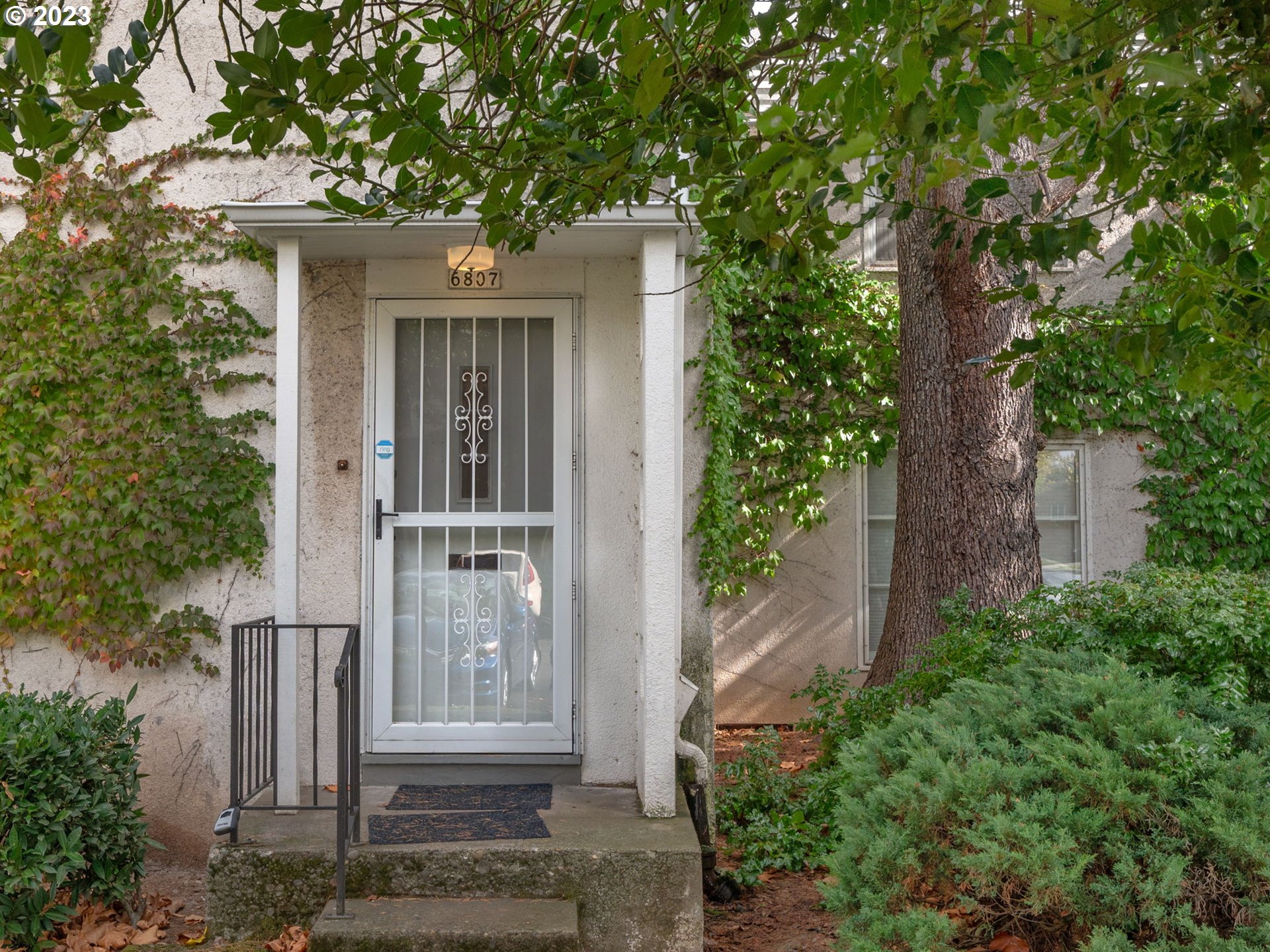 6807 NE BROADWAY