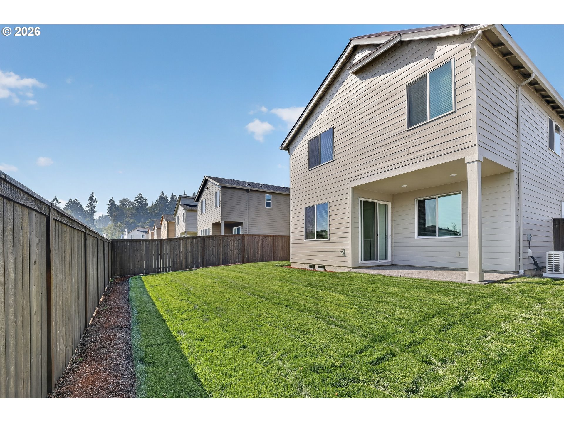 2325 Ash St Property Photo 3