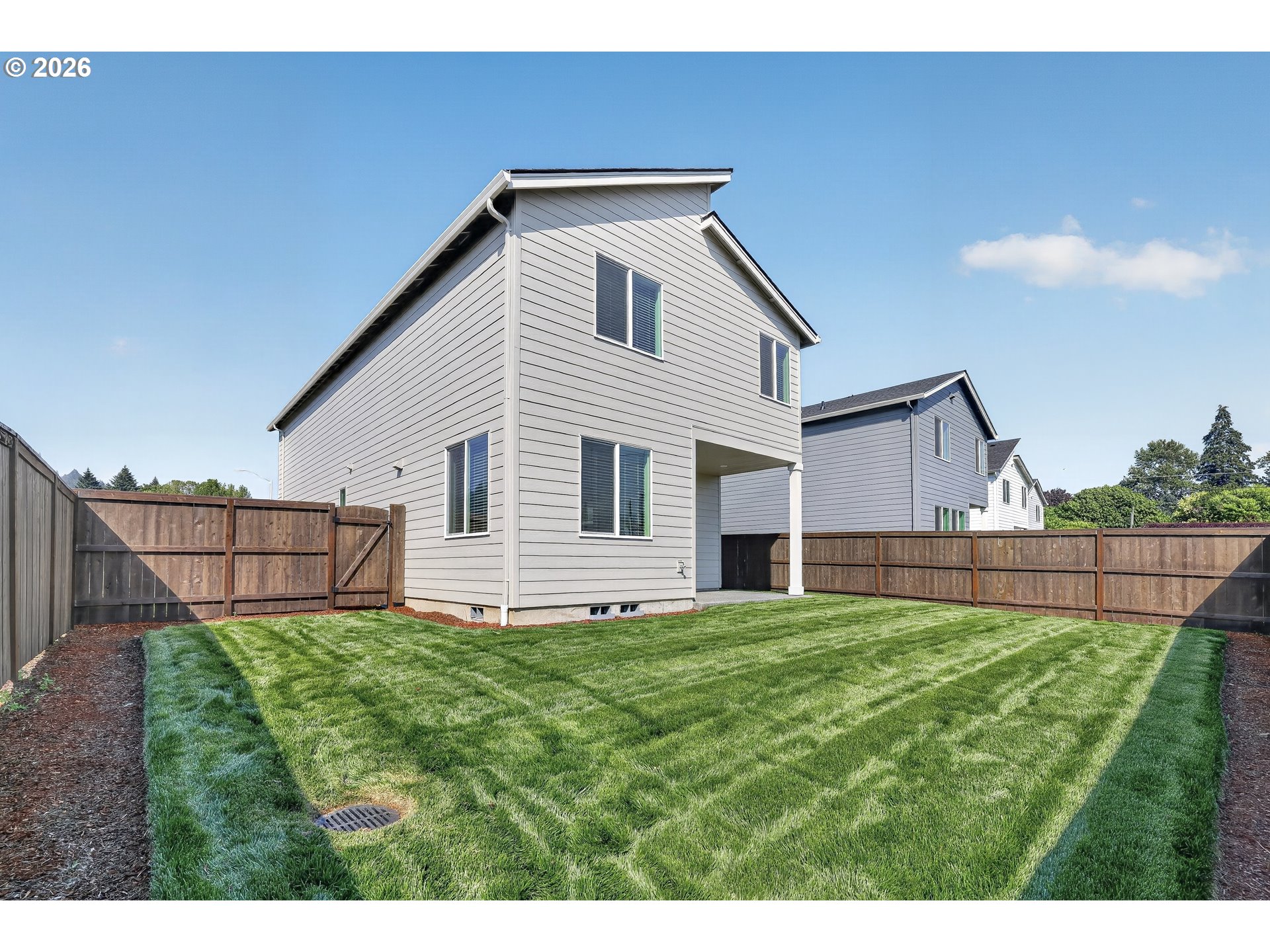 2325 Ash St Property Photo 4