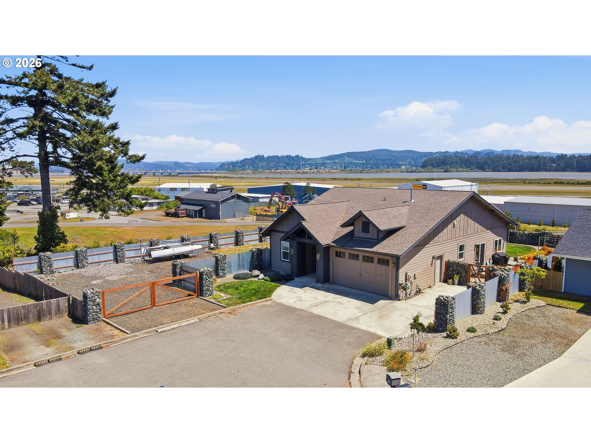 1611 Ash St Property Photo 1