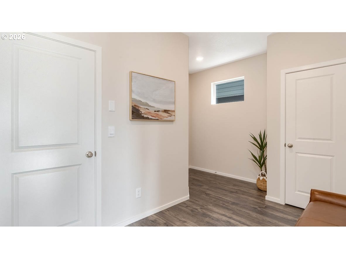 4937 Elvis Ave Ne Property Photo 3