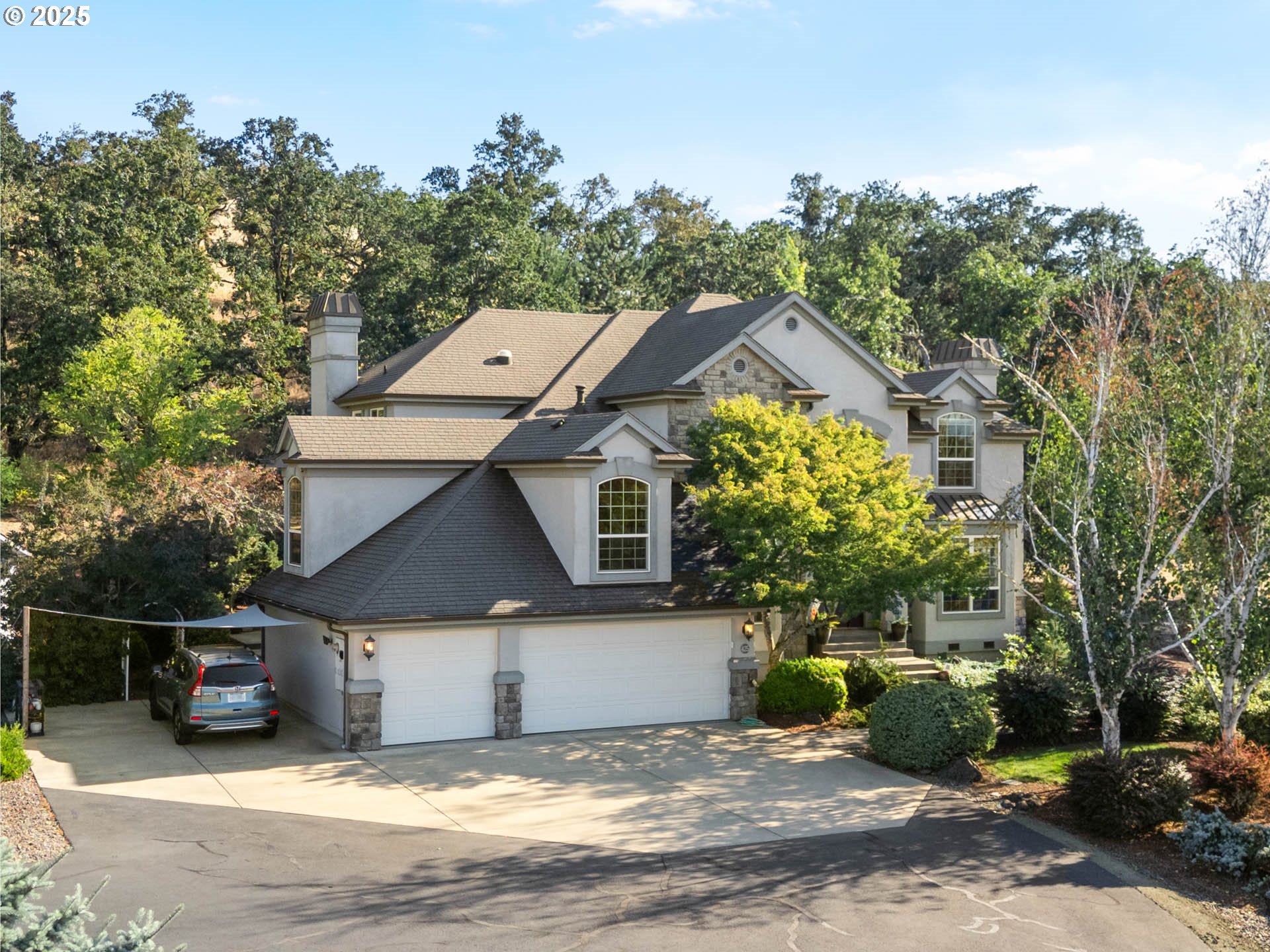 425 Cross Creek Dr Property Photo 1