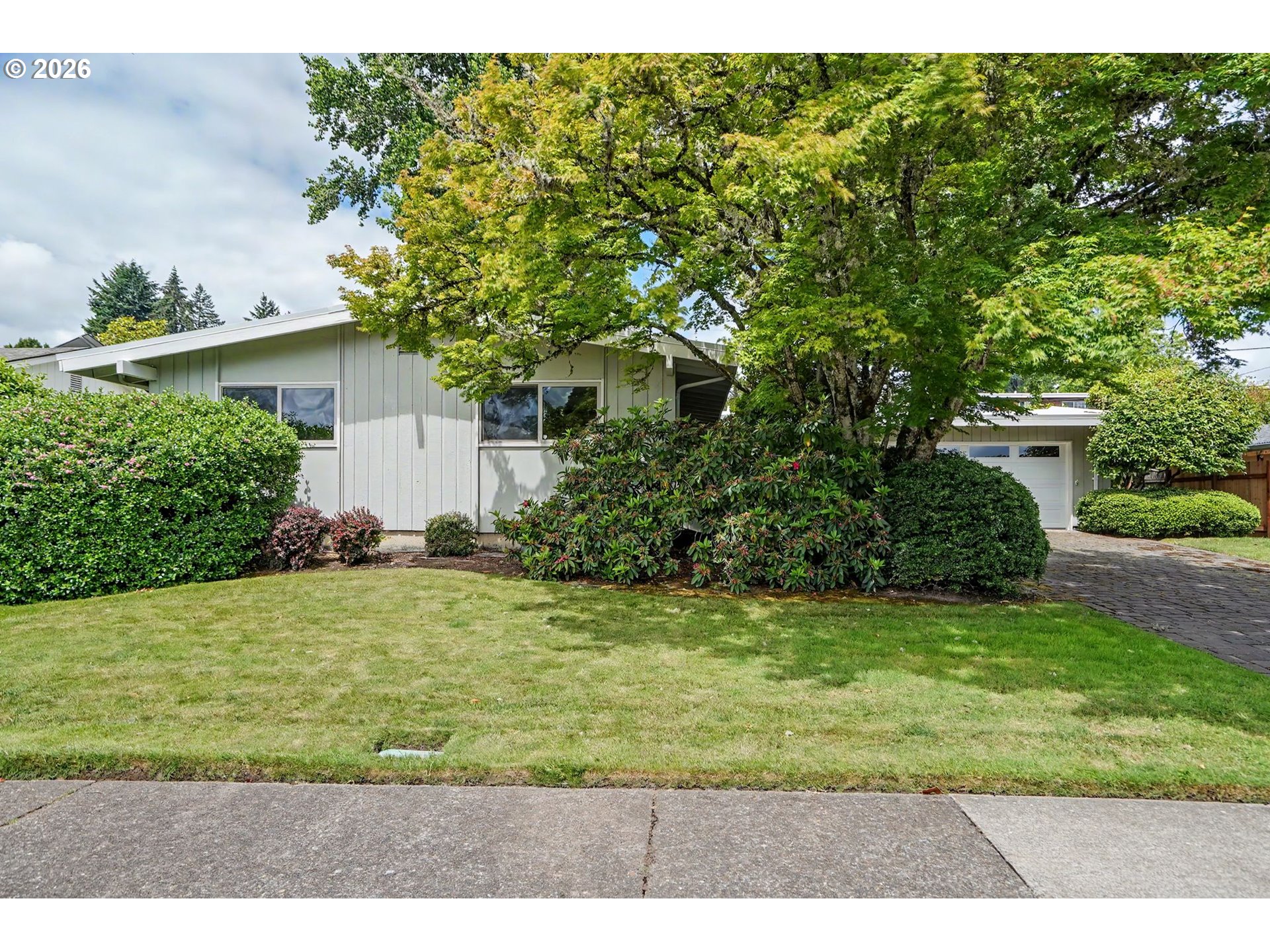 560 Nw Merrie Dr Property Photo 1