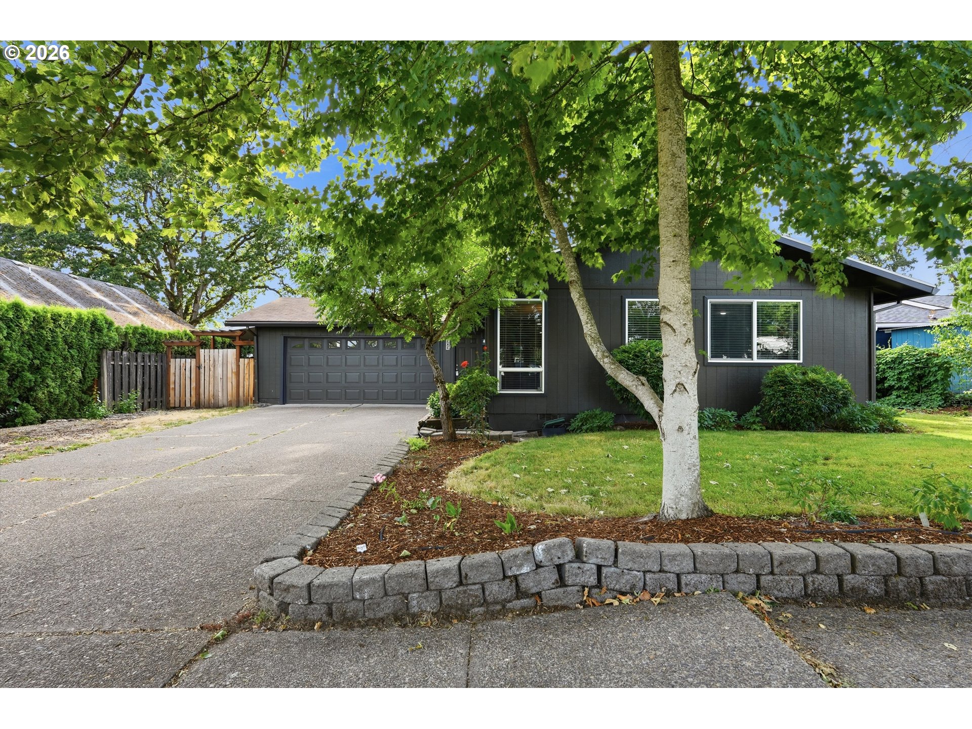 909 N Sitka Ave Property Photo 2