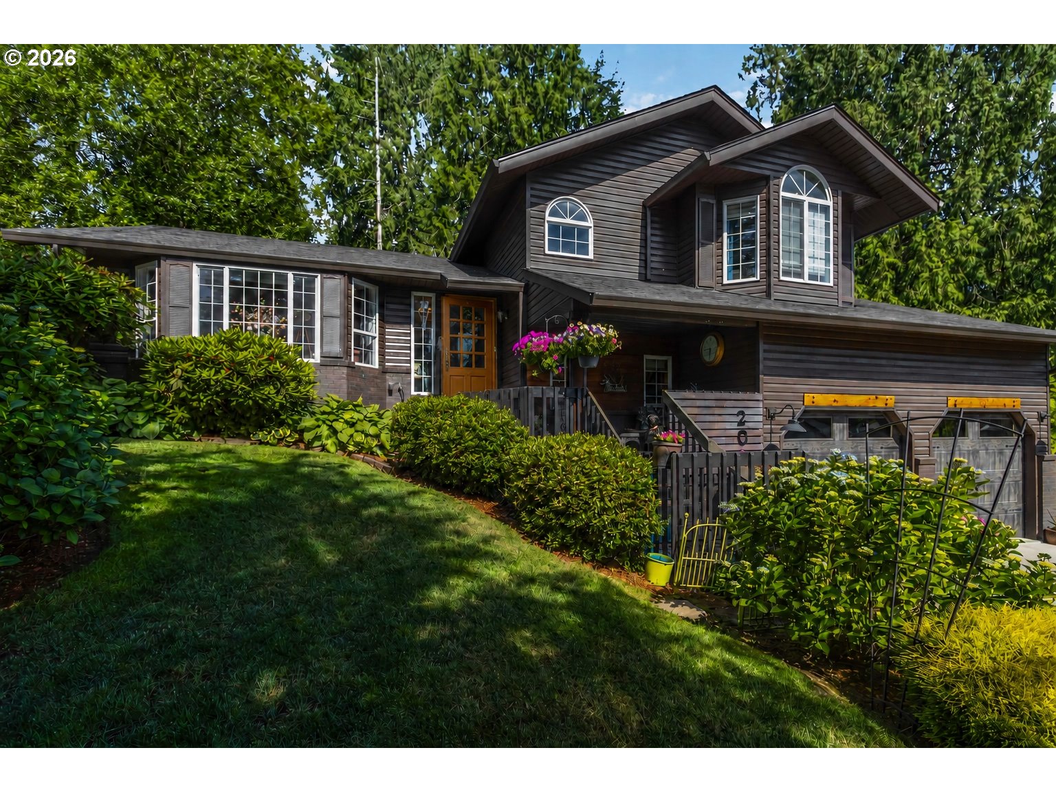209 W Beacon Hill Dr Property Photo 1