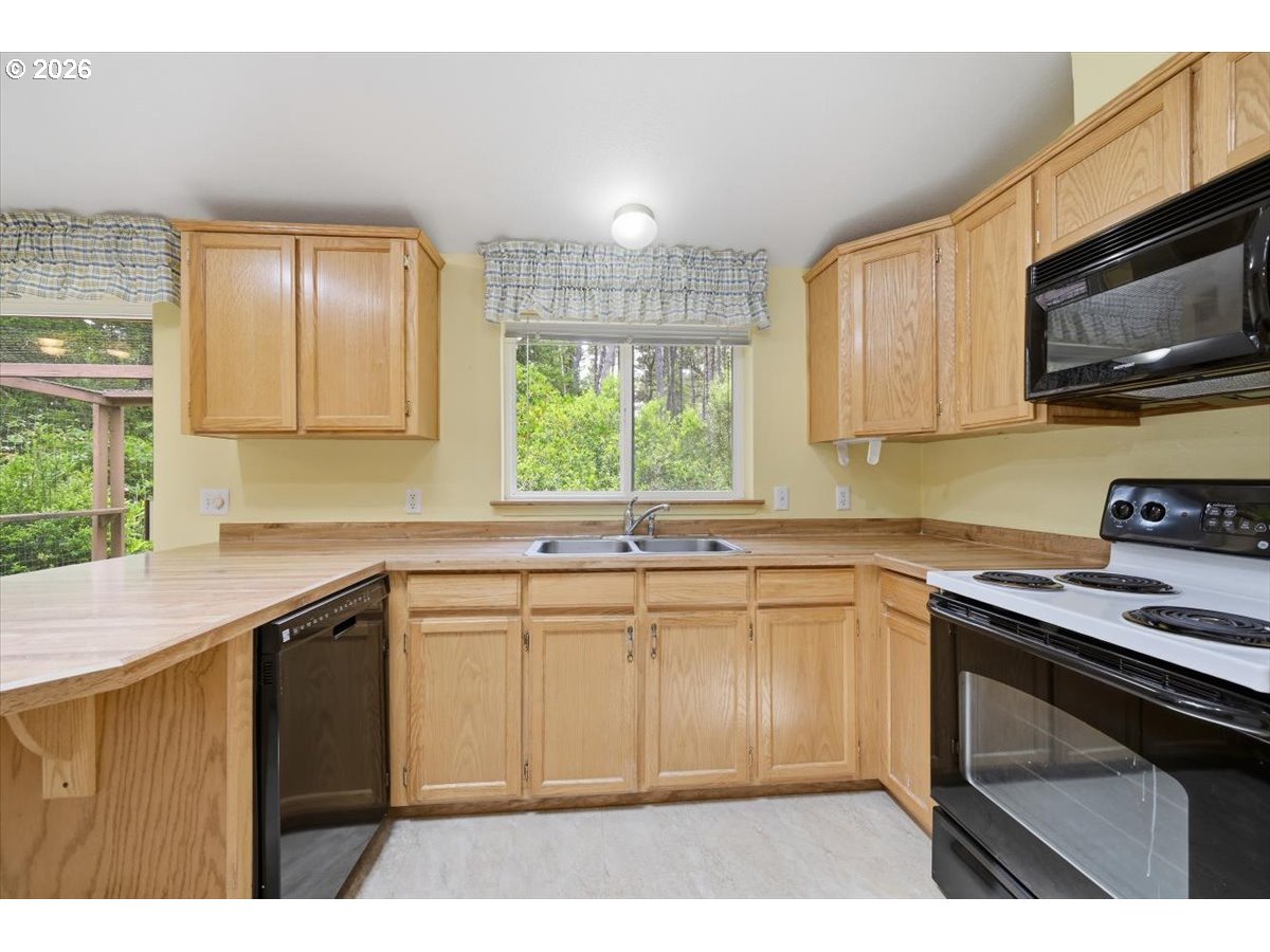 5013 Heceta Beach Rd Property Photo 12