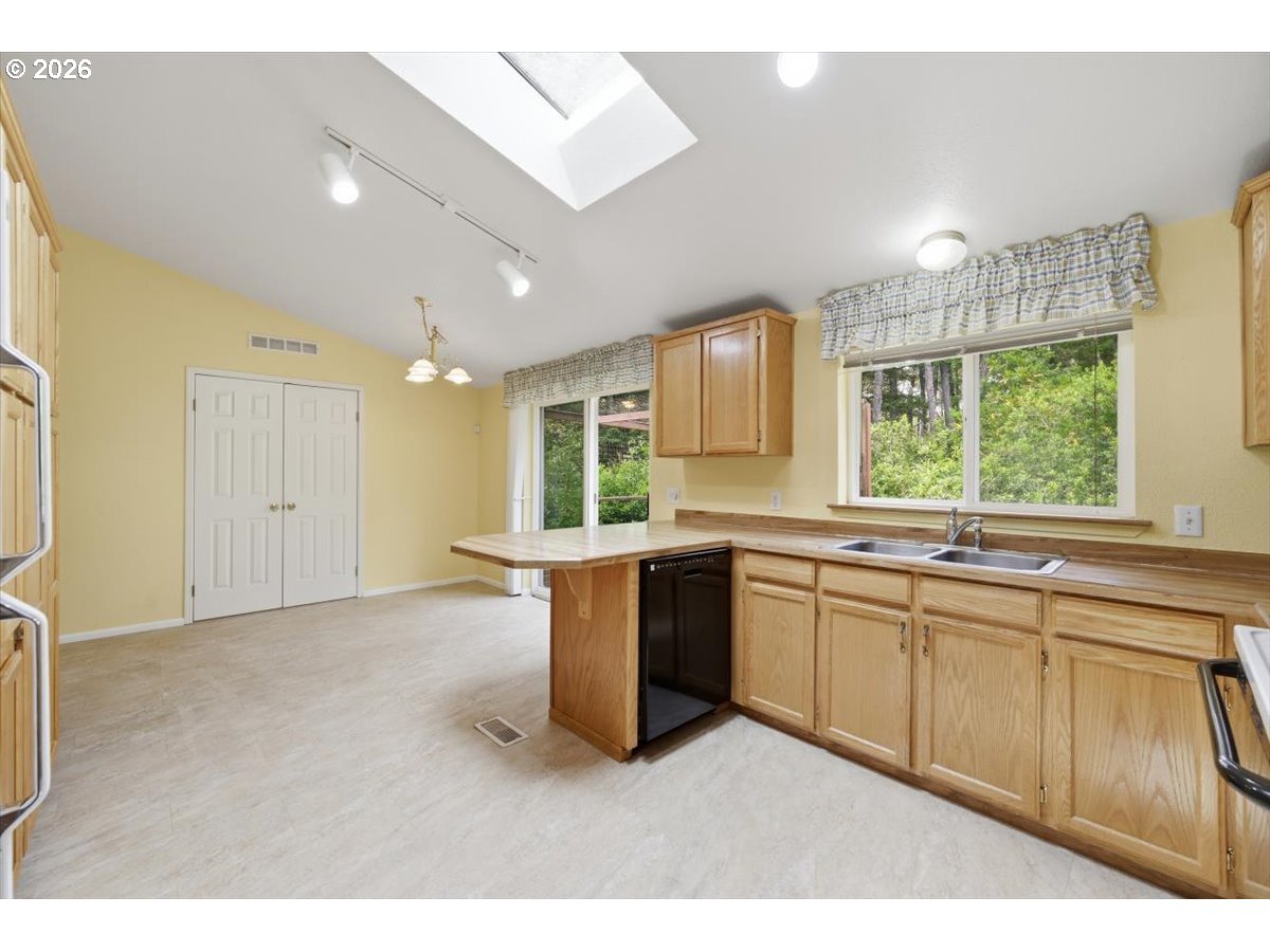 5013 Heceta Beach Rd Property Photo 13