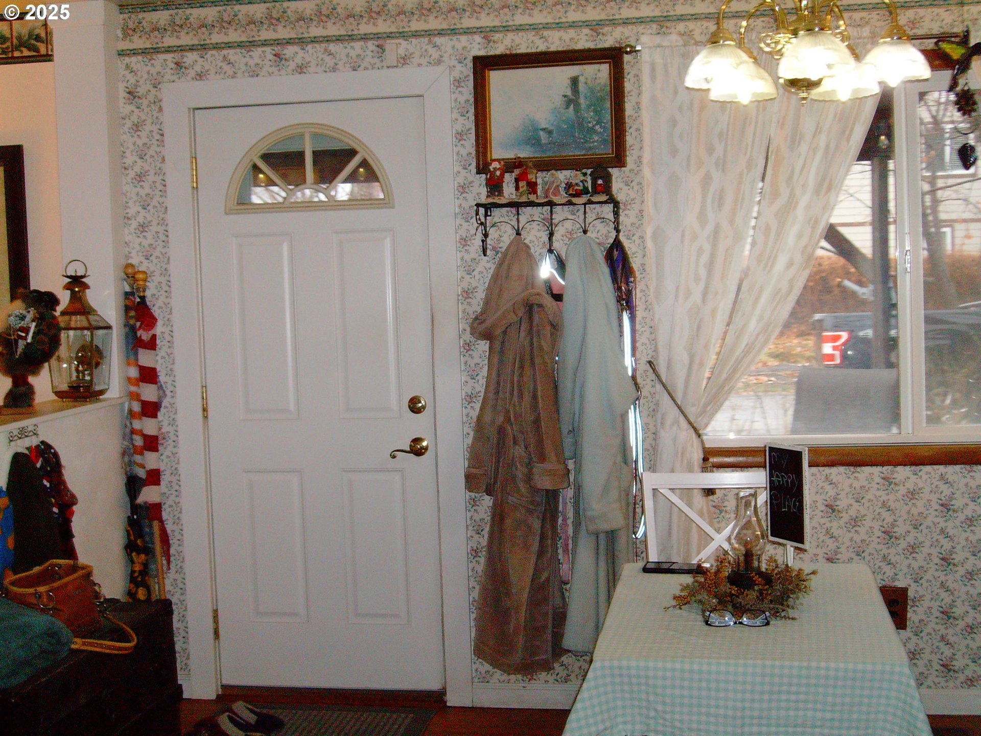 527 S Dewey St Property Photo 4