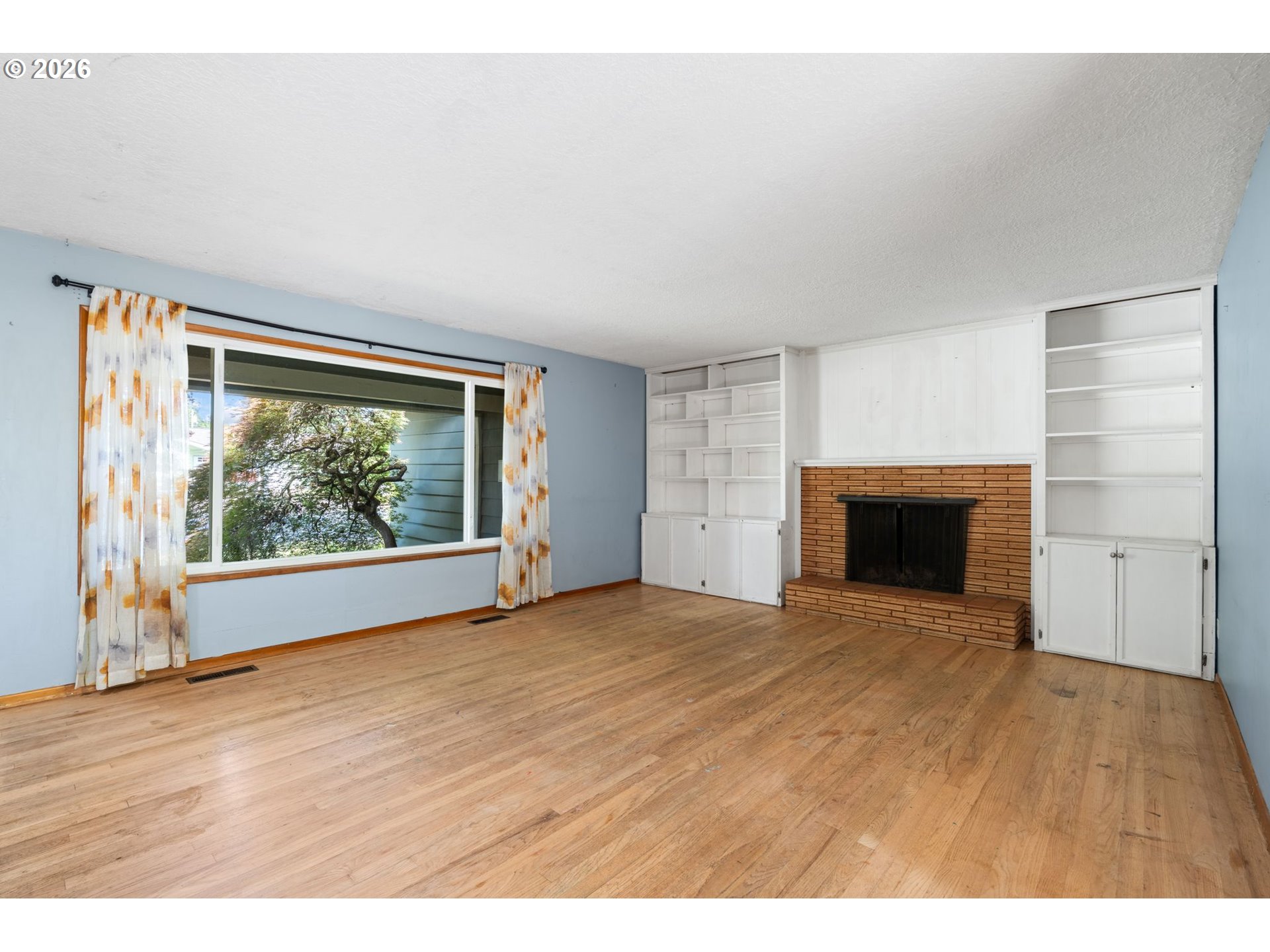 1605 Juniper St Property Photo 5