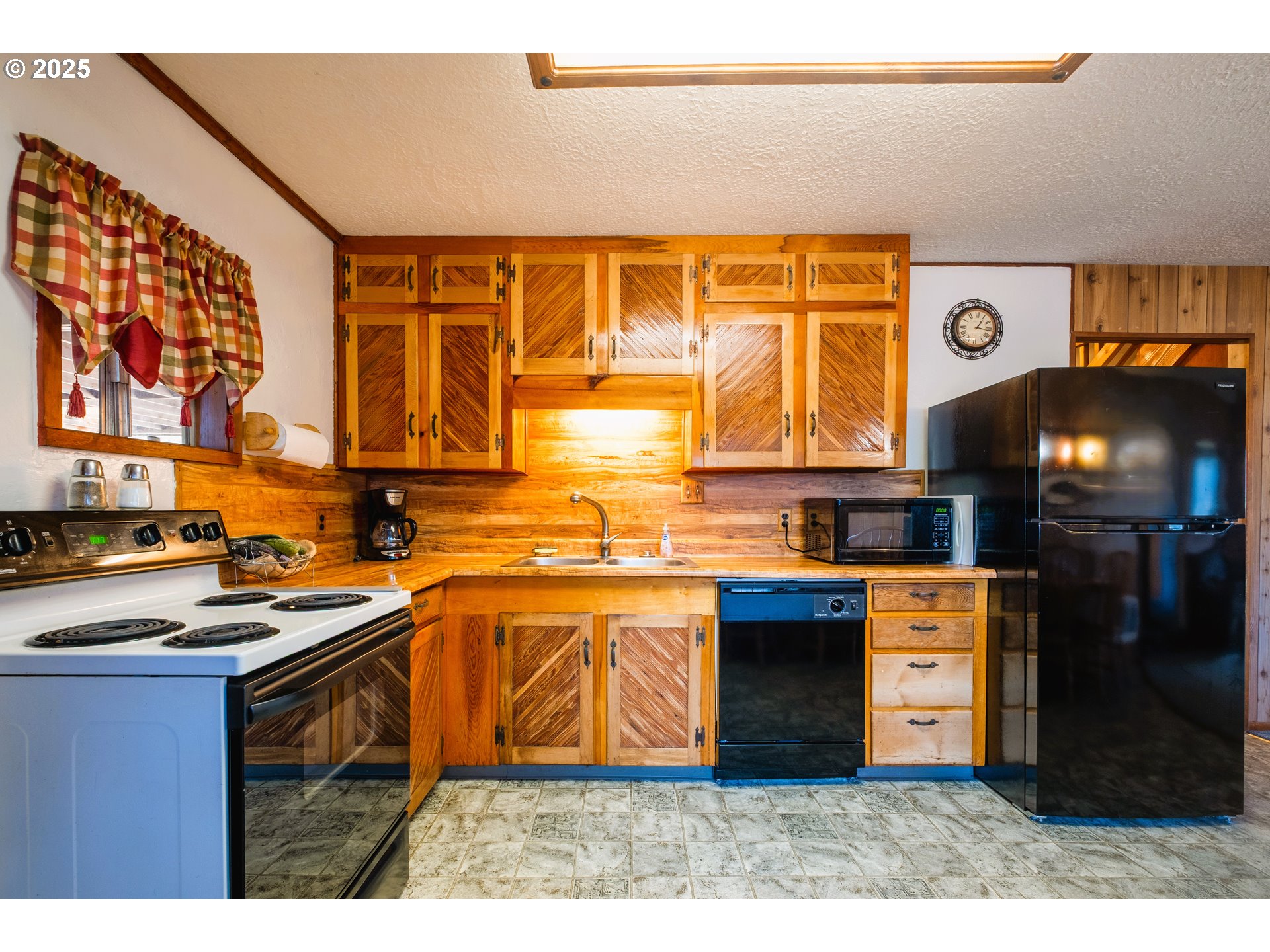 33520 Cape Kiwanda Dr Property Photo 4