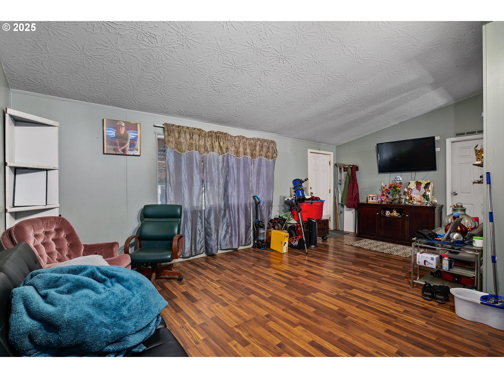 10511 Lower River Rd Property Photo 3
