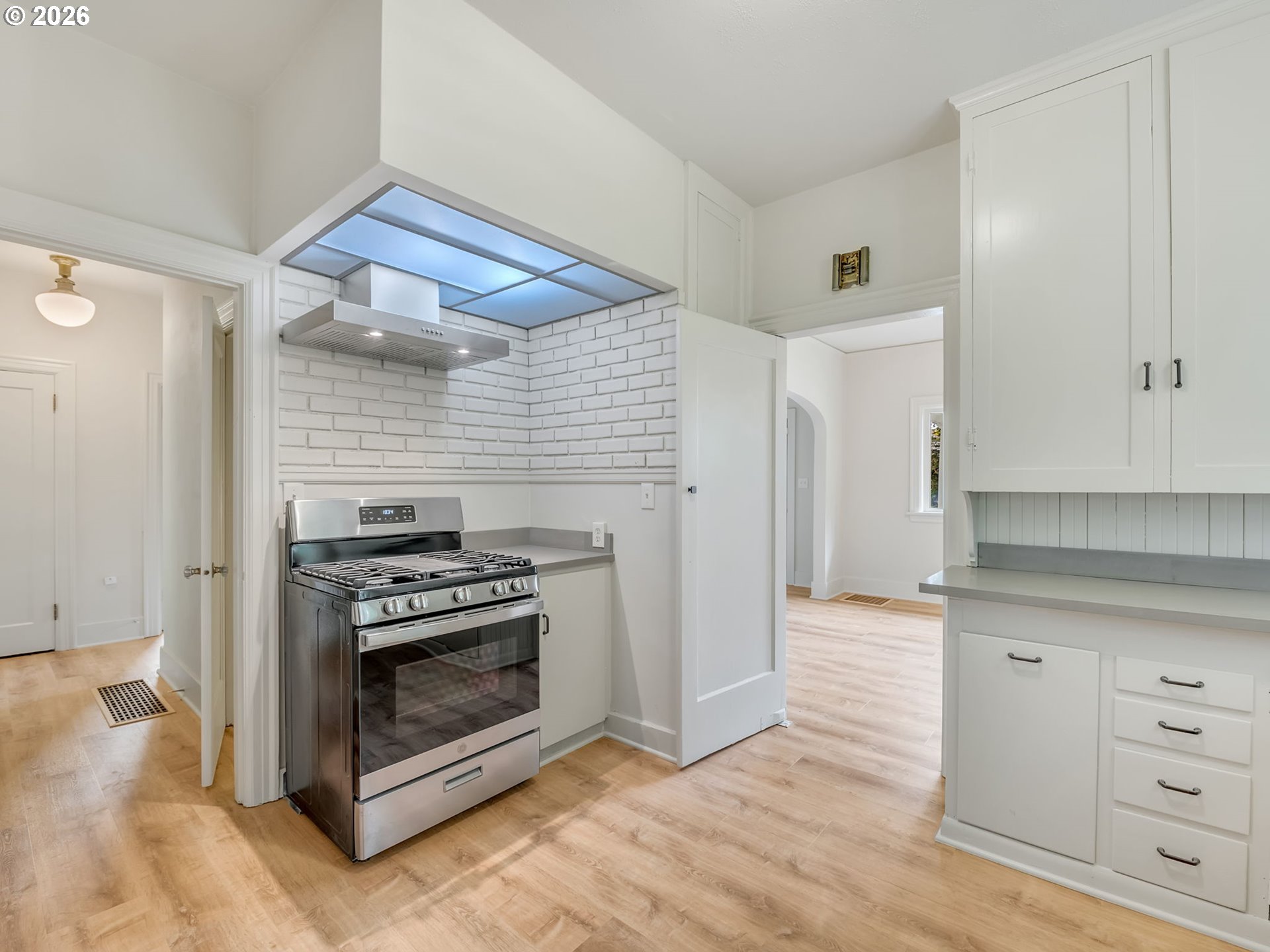 4405 Commercial St Property Photo 18