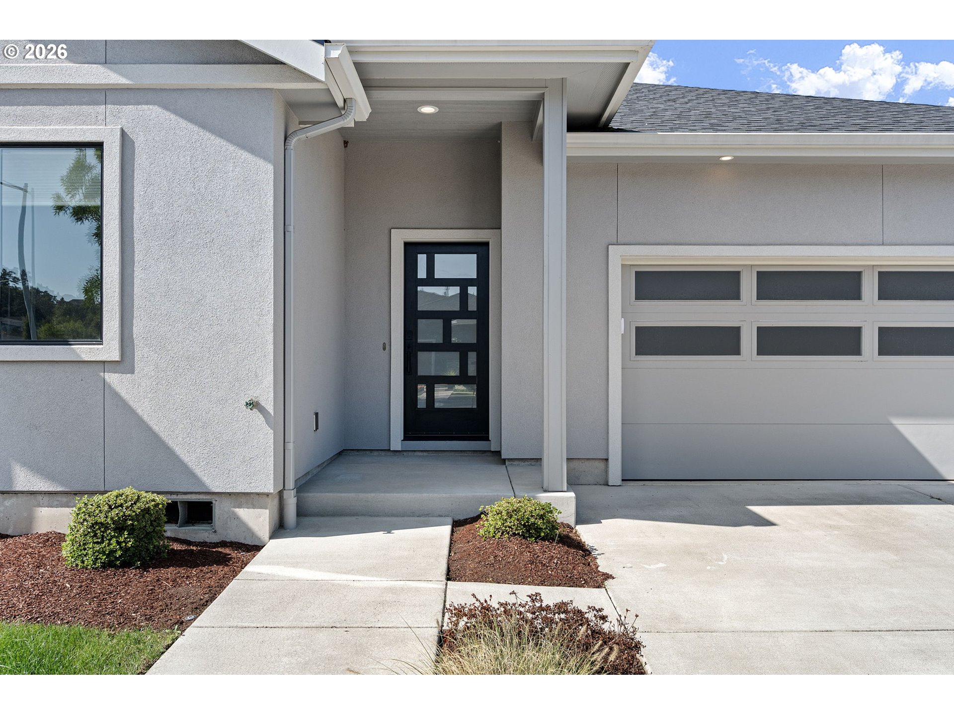 871 Salmonberry St Property Photo 3