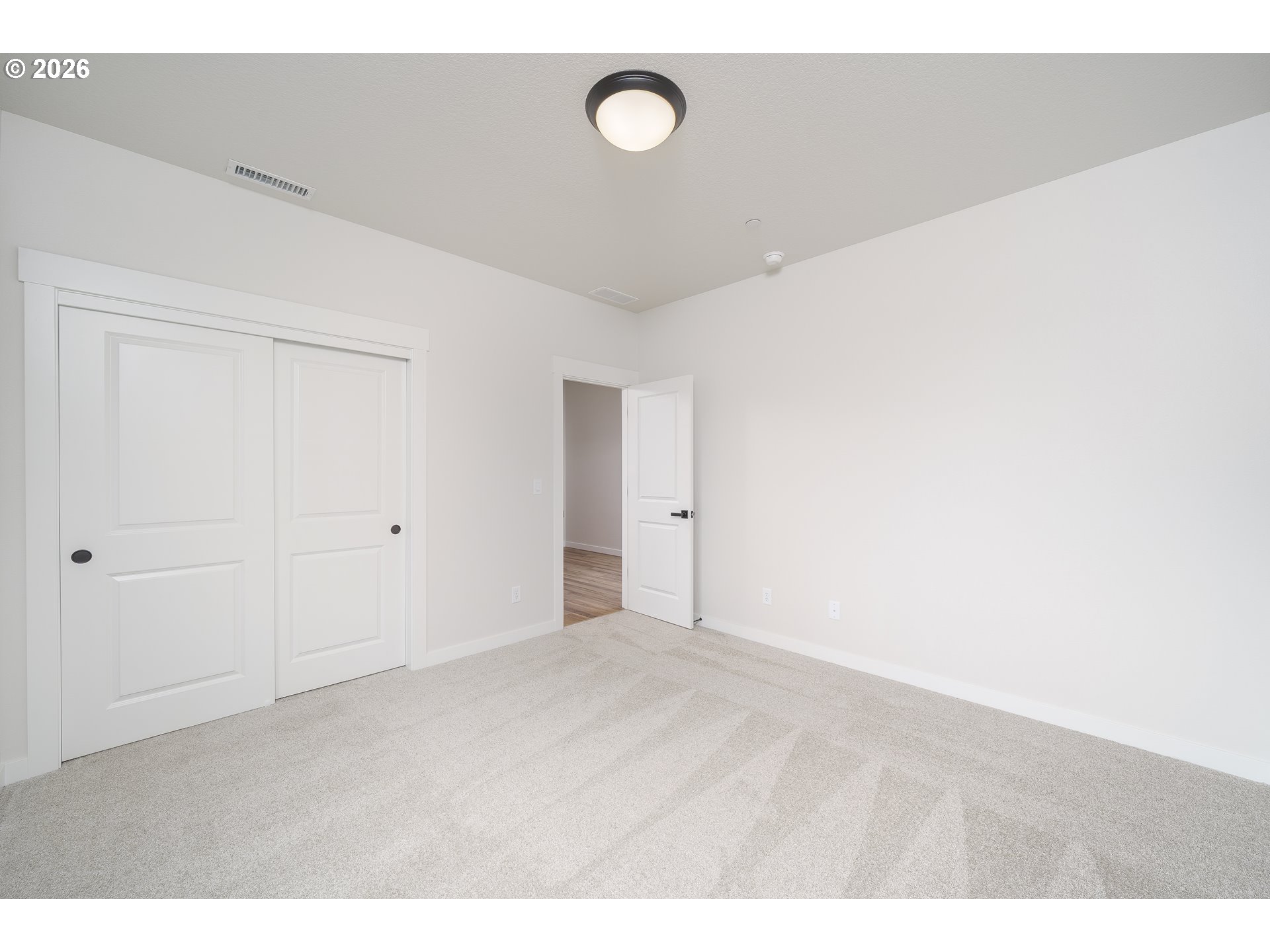 509 W 19th St Property Photo 11