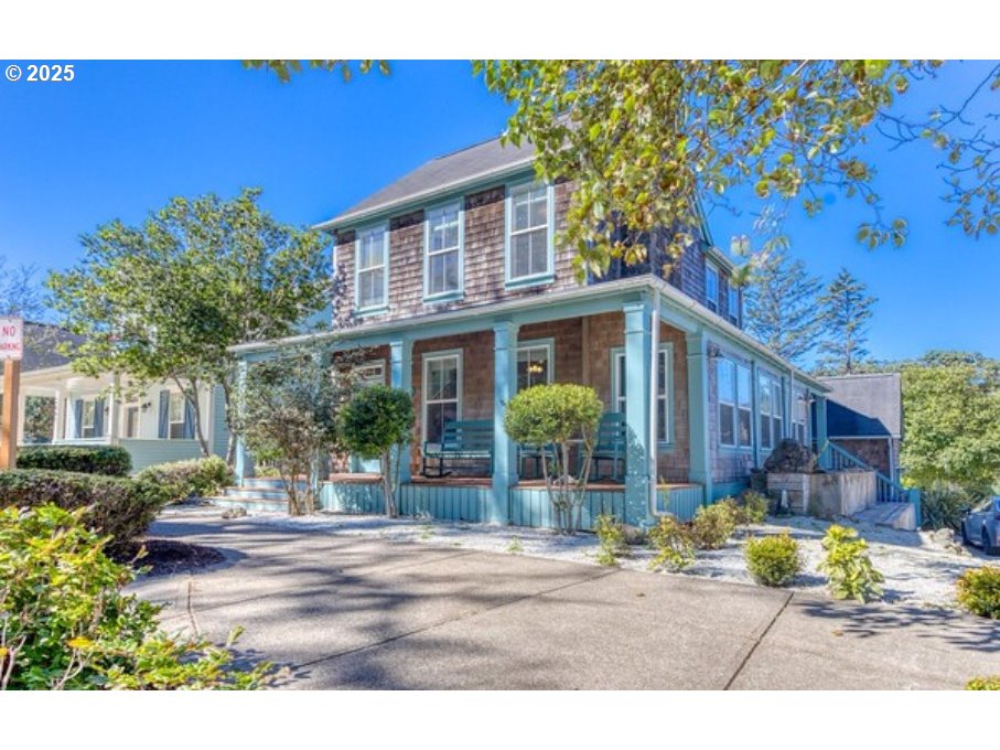 2685 SW BEACH AVE Property Photo 1