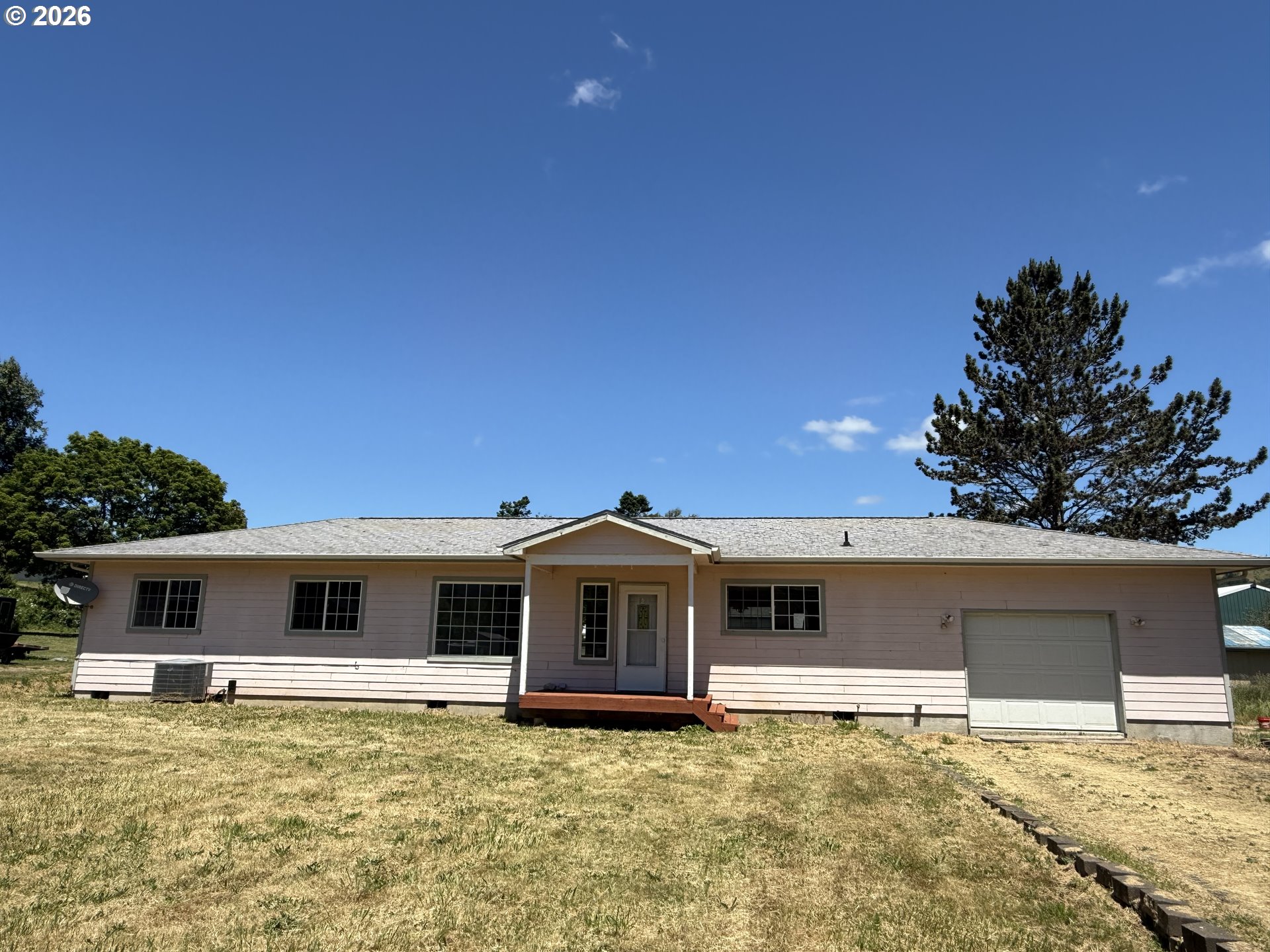 151 E Date St Property Photo 1
