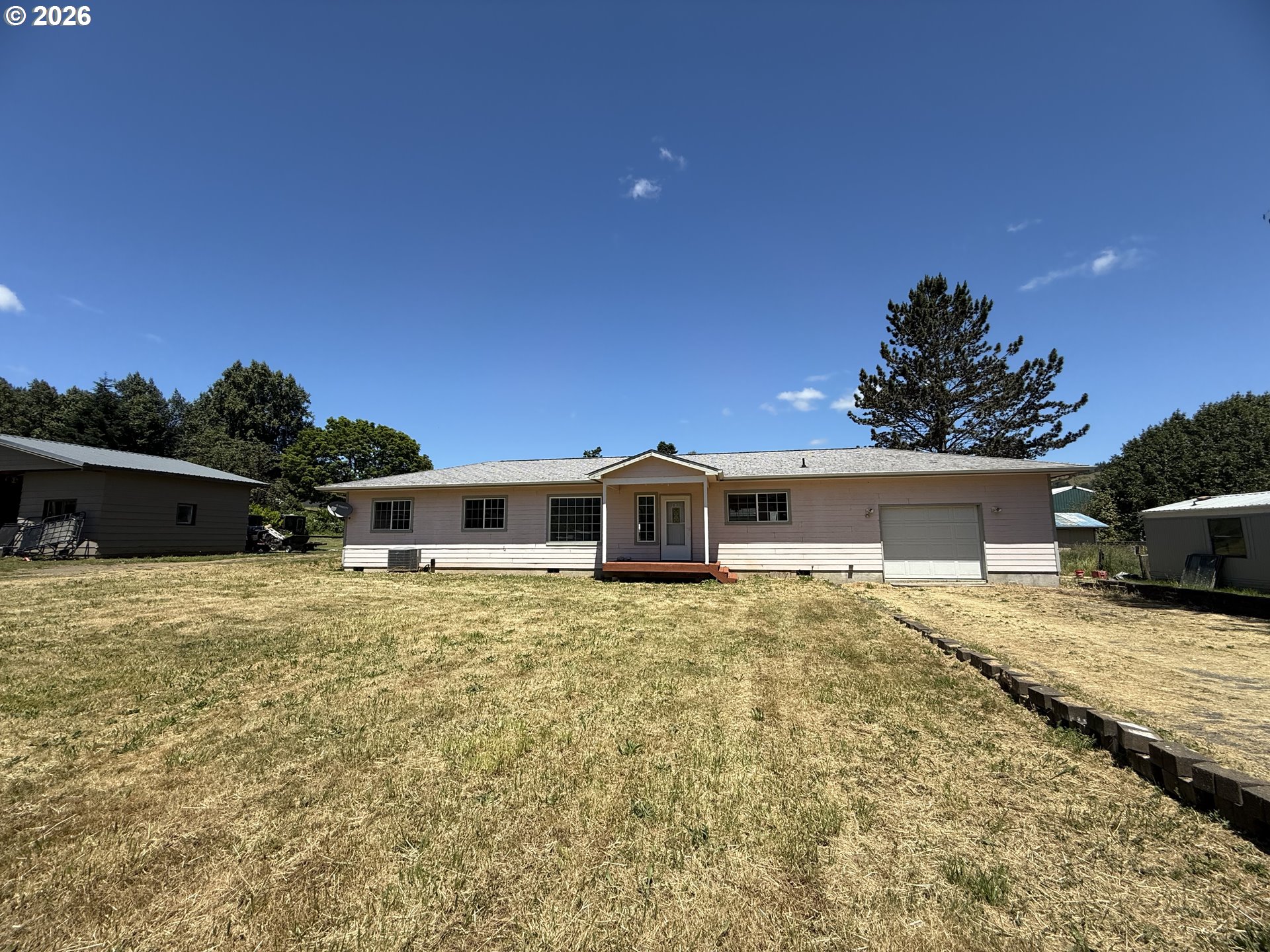 151 E Date St Property Photo 2