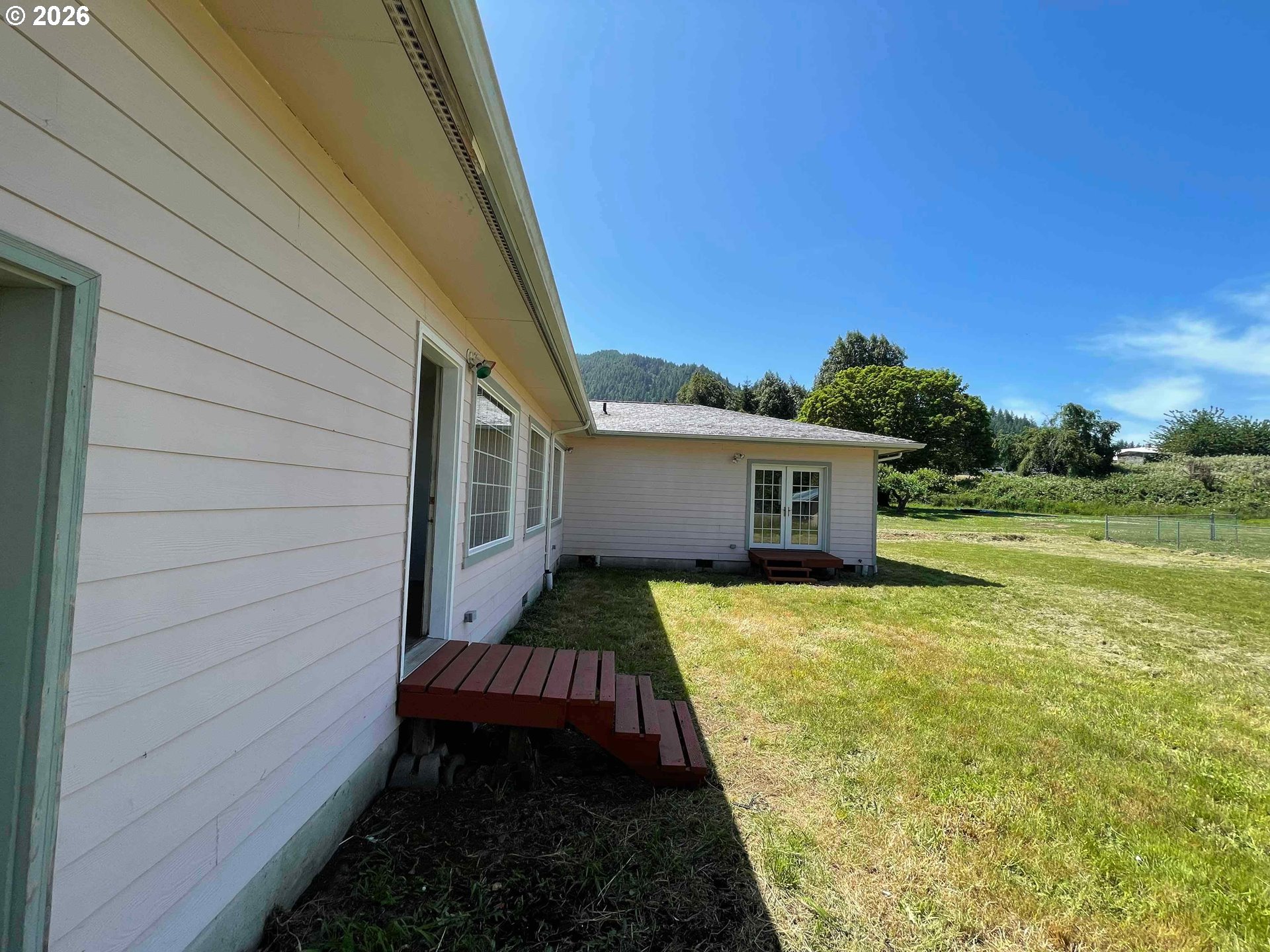 151 E Date St Property Photo 8