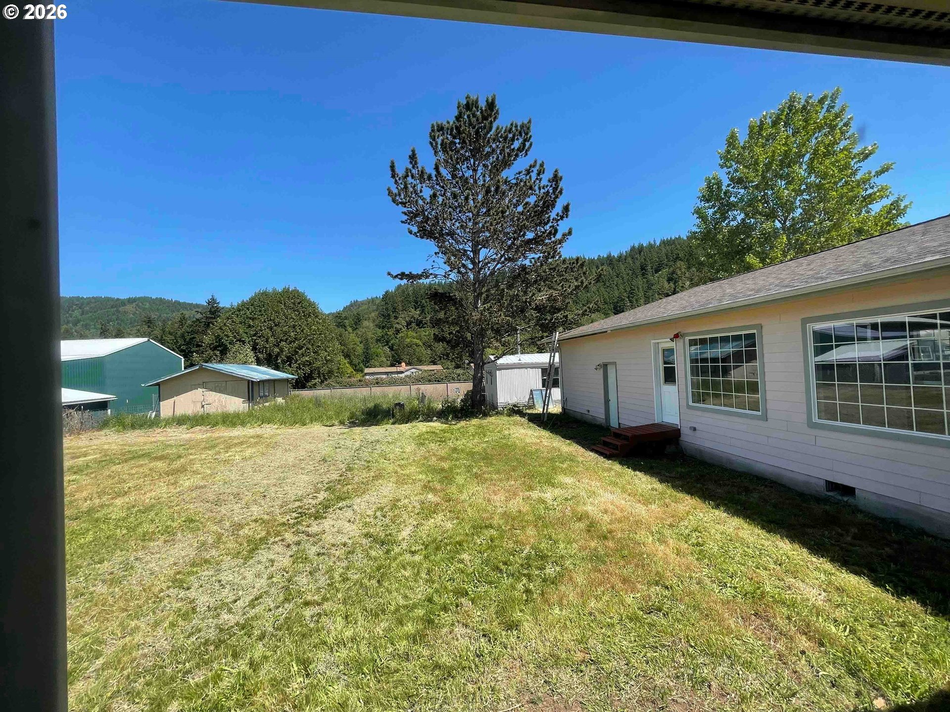 151 E Date St Property Photo 9