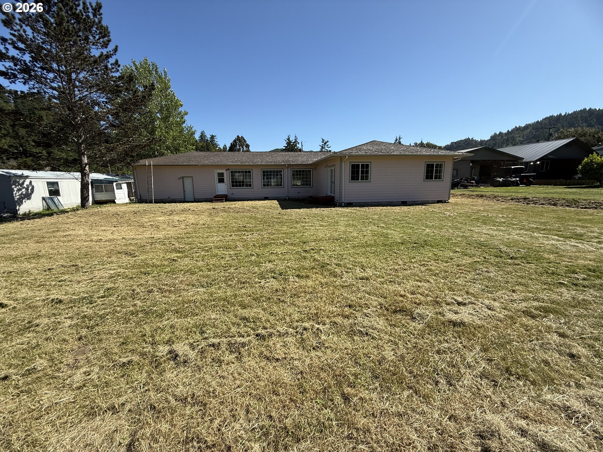 151 E Date St Property Photo 13