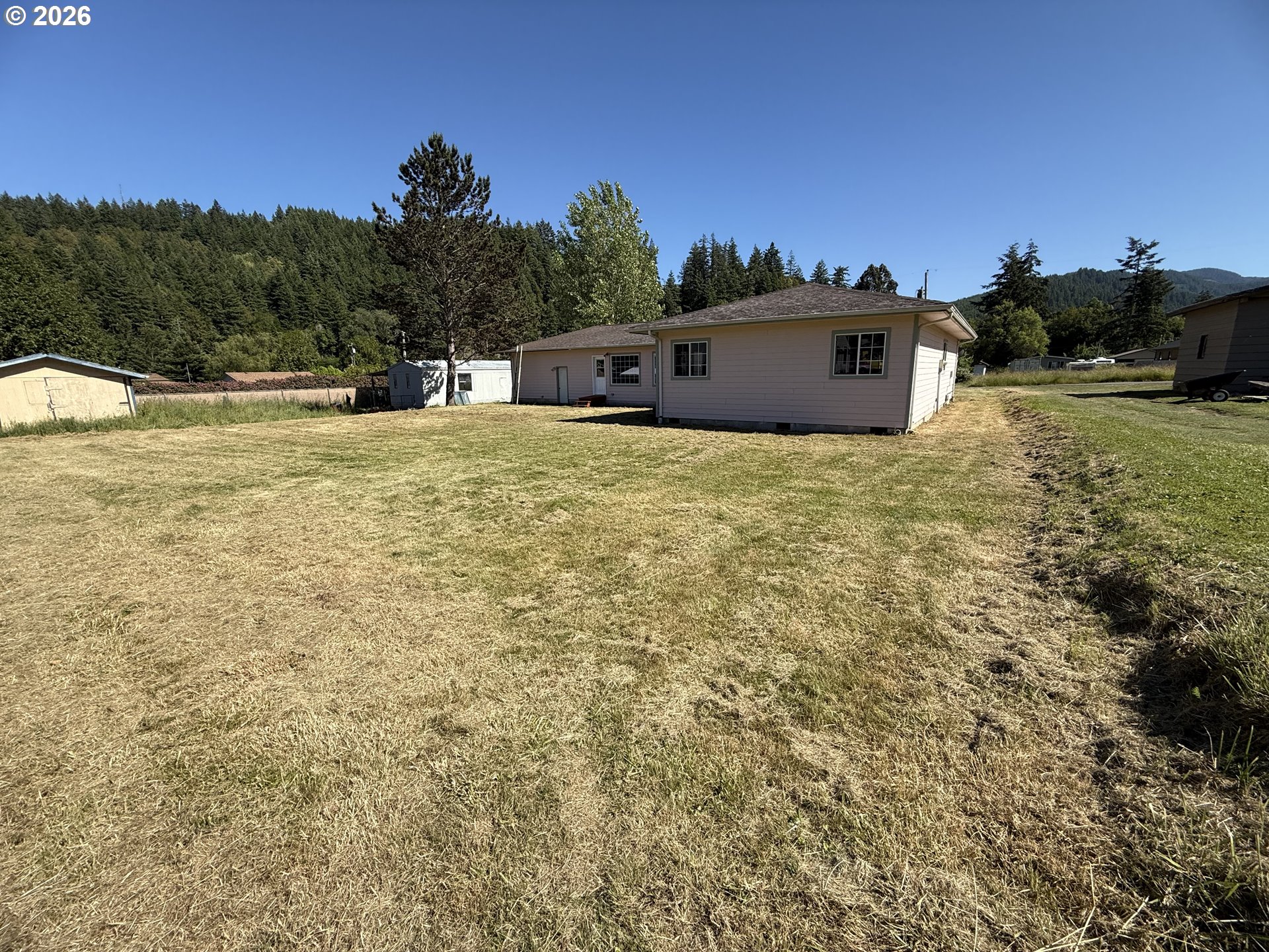 151 E Date St Property Photo 14