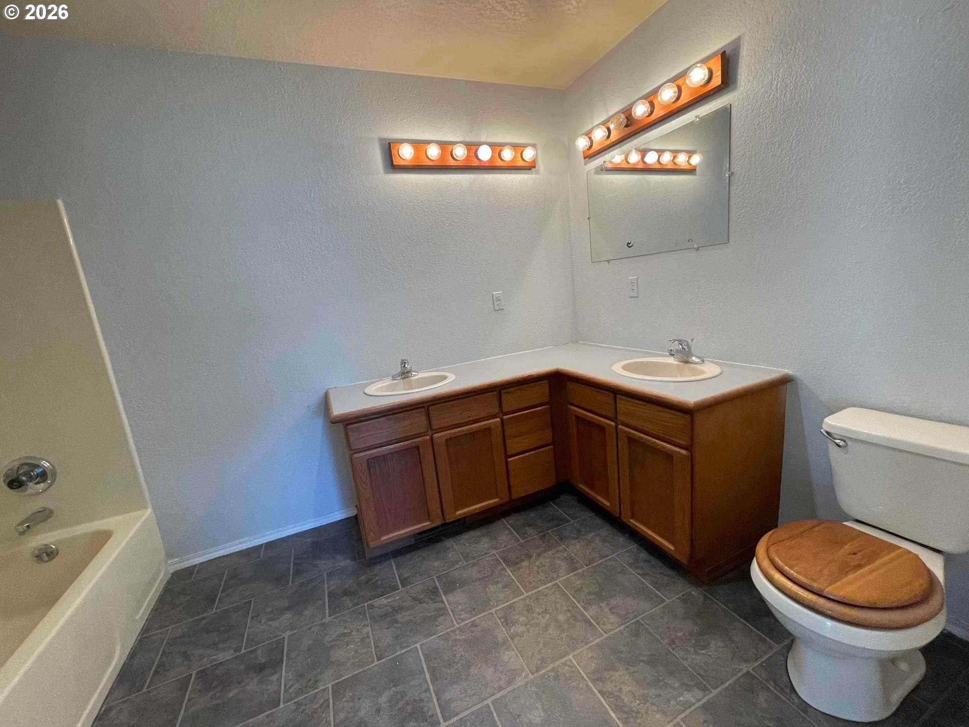 151 E Date St Property Photo 27