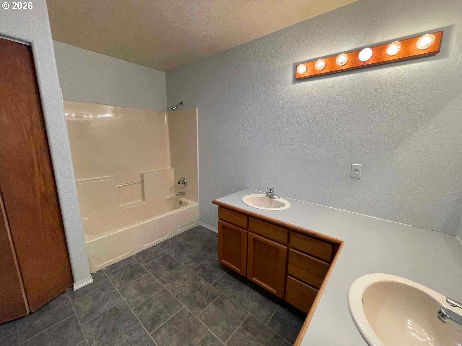 151 E Date St Property Photo 28