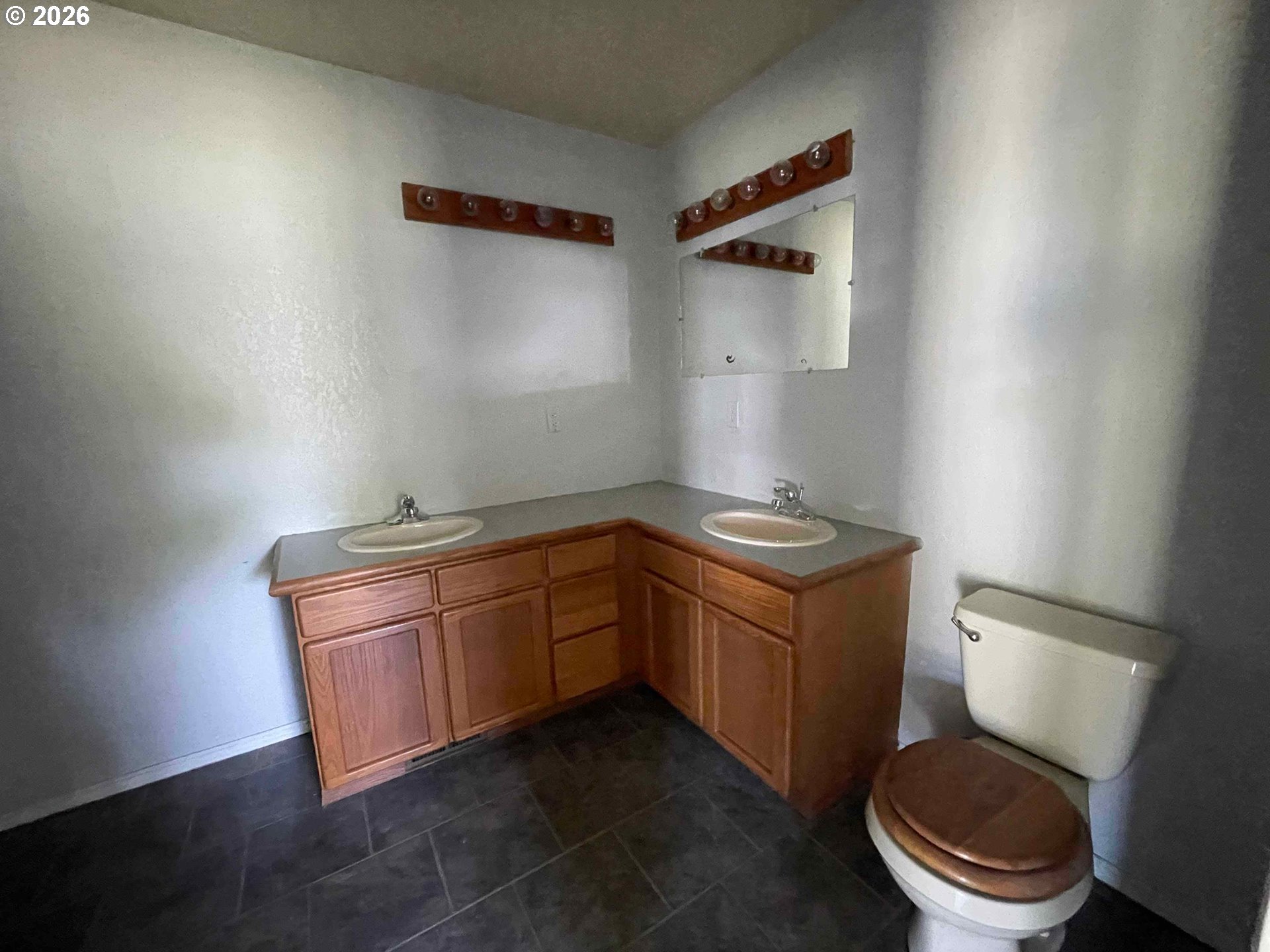 151 E Date St Property Photo 29