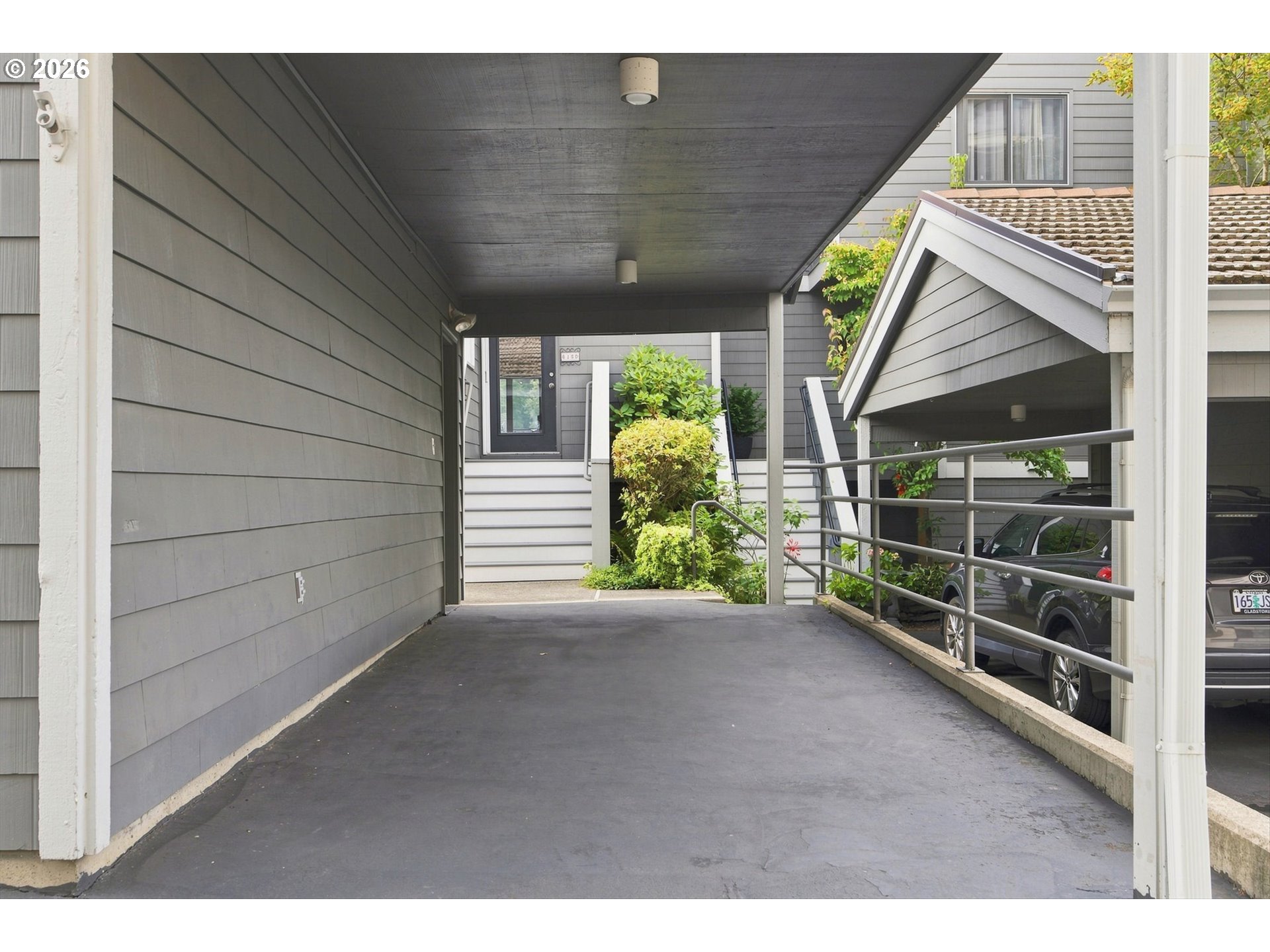 615 SE LINN ST D Property Photo 1