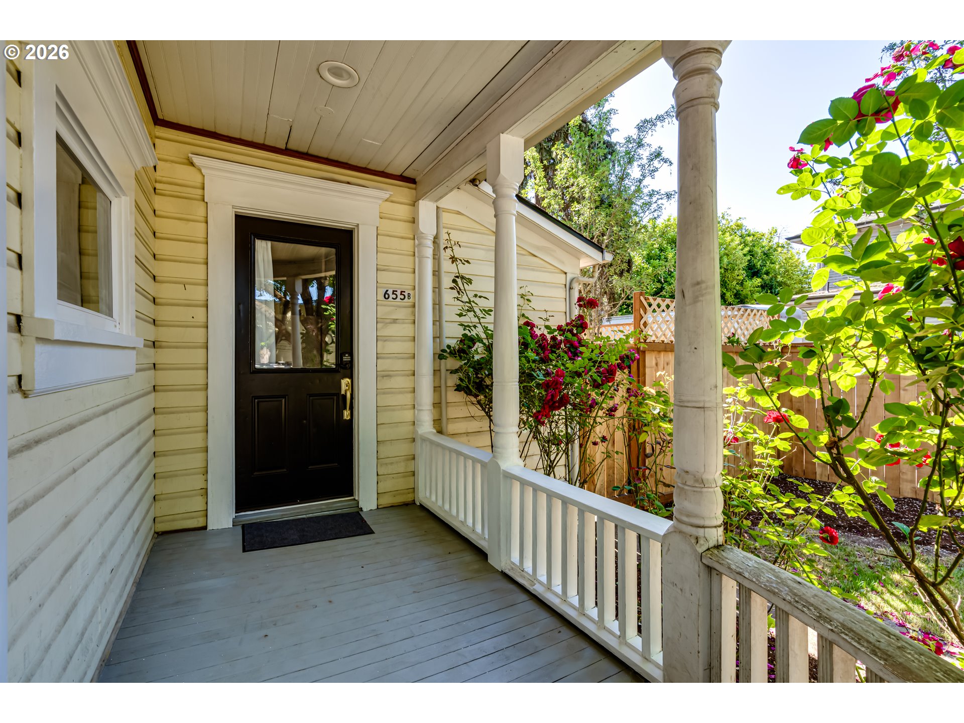655 Monroe St Property Photo 3
