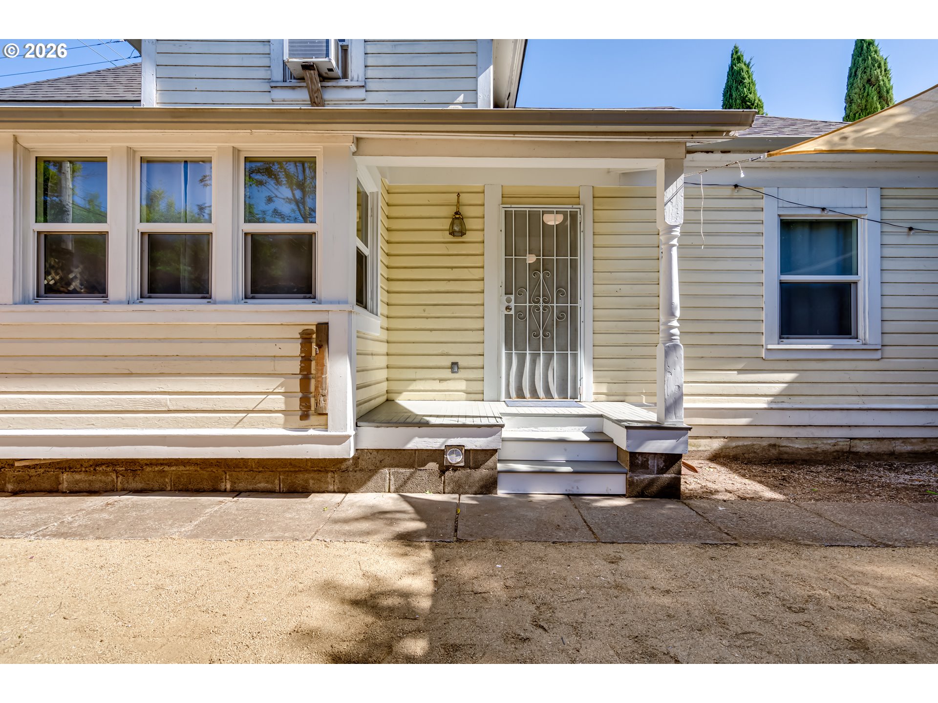 655 Monroe St Property Photo 4