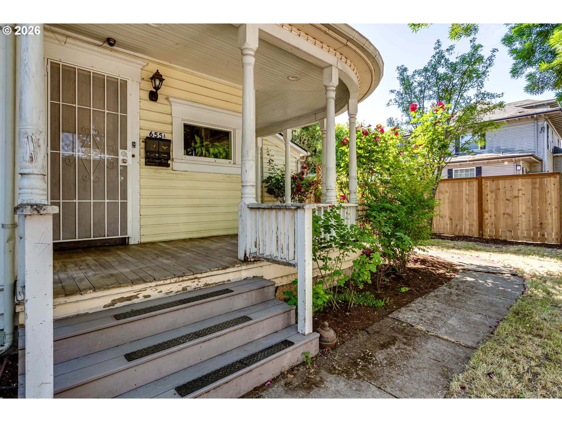 655 Monroe St Property Photo 5