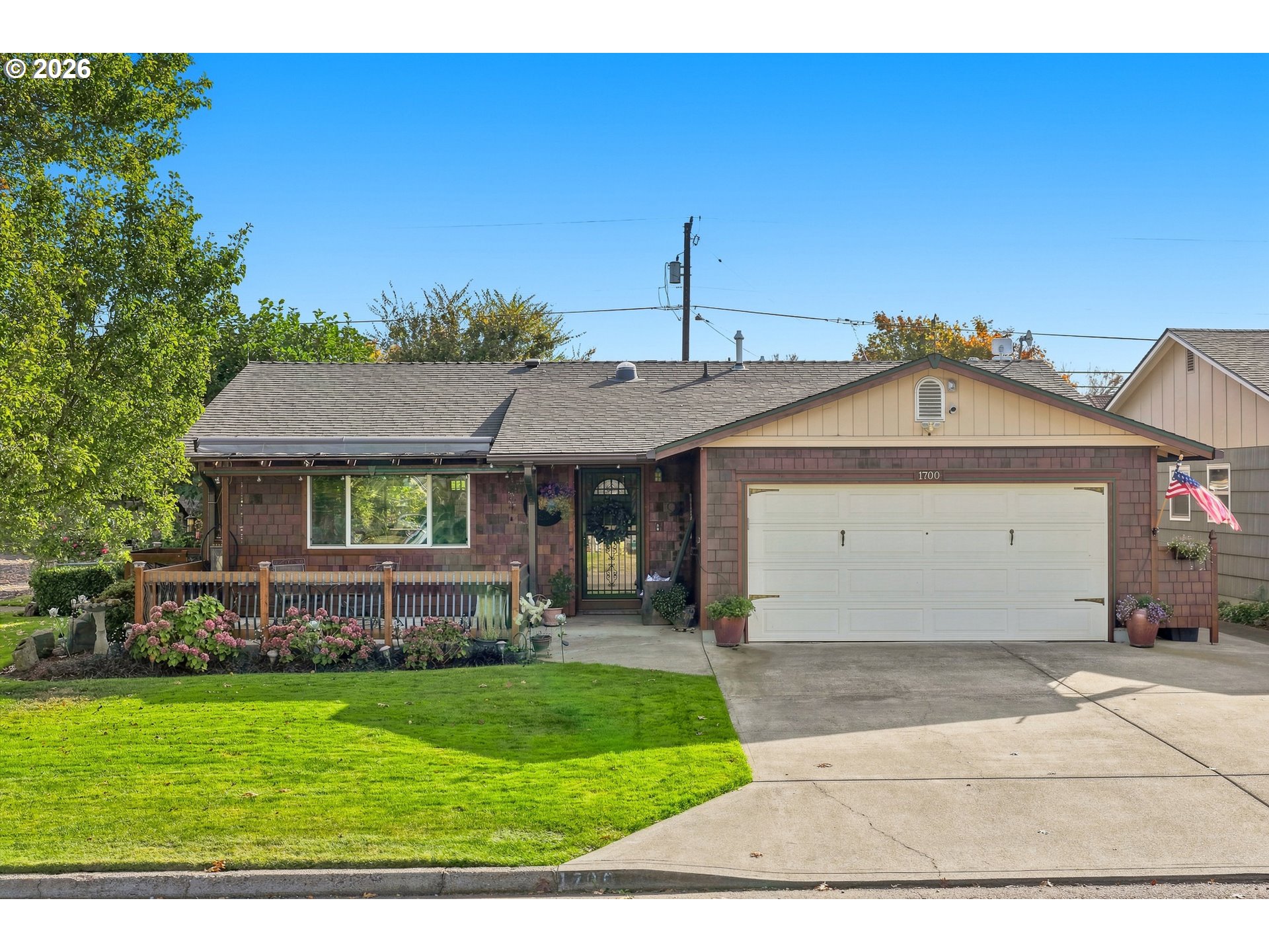 1700 Rainier Rd Property Photo 2