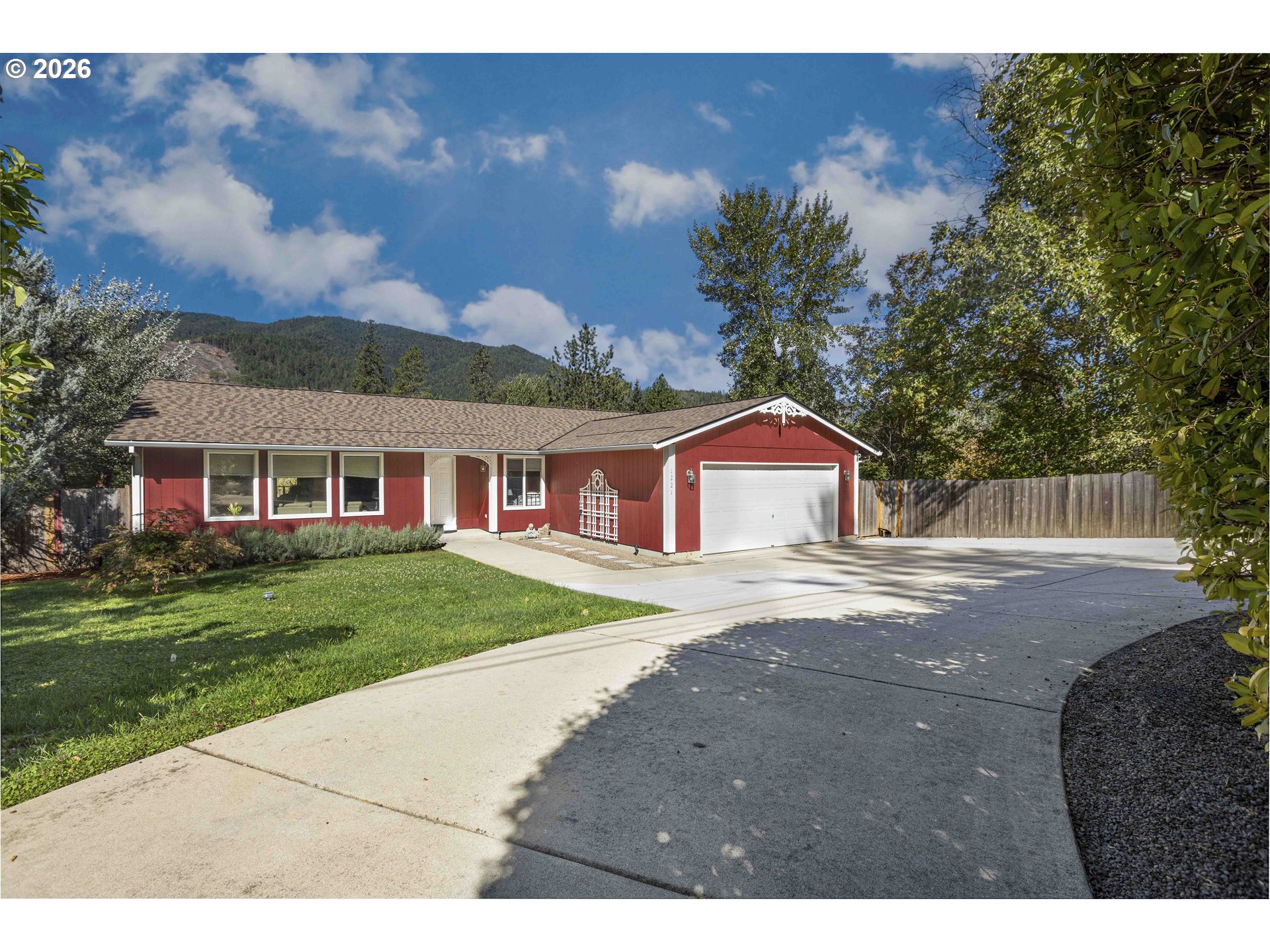 1221 E Evans Creek Rd Property Photo 1
