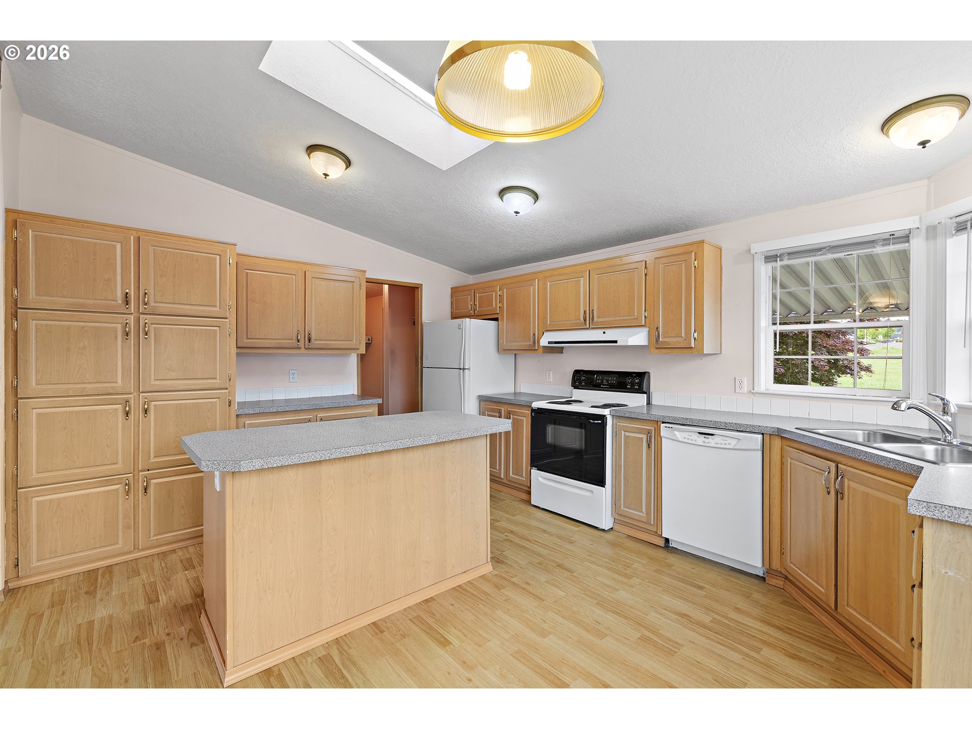 33720 Se Springlake Dr Property Photo 8