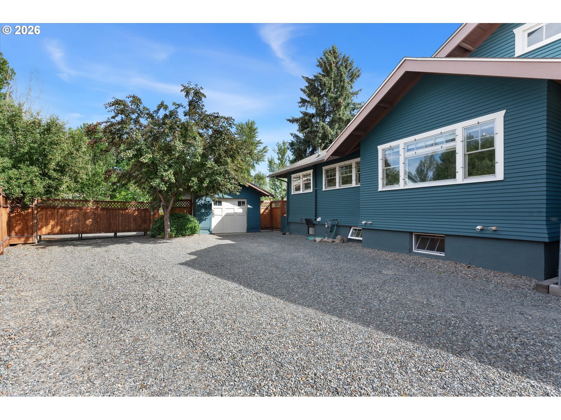 1250 Dewey Ave Property Photo 5