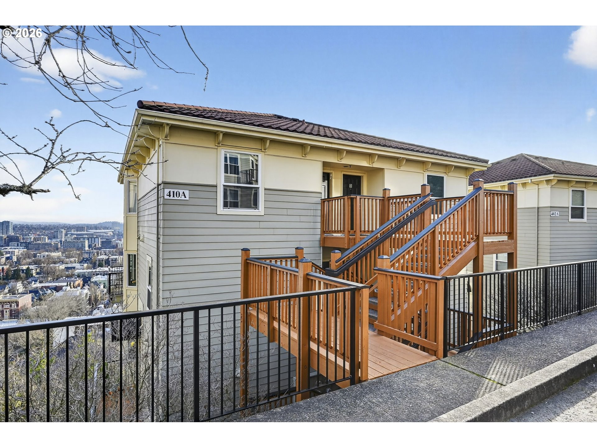 410 Nw Uptown Ter 3-b Property Photo 2