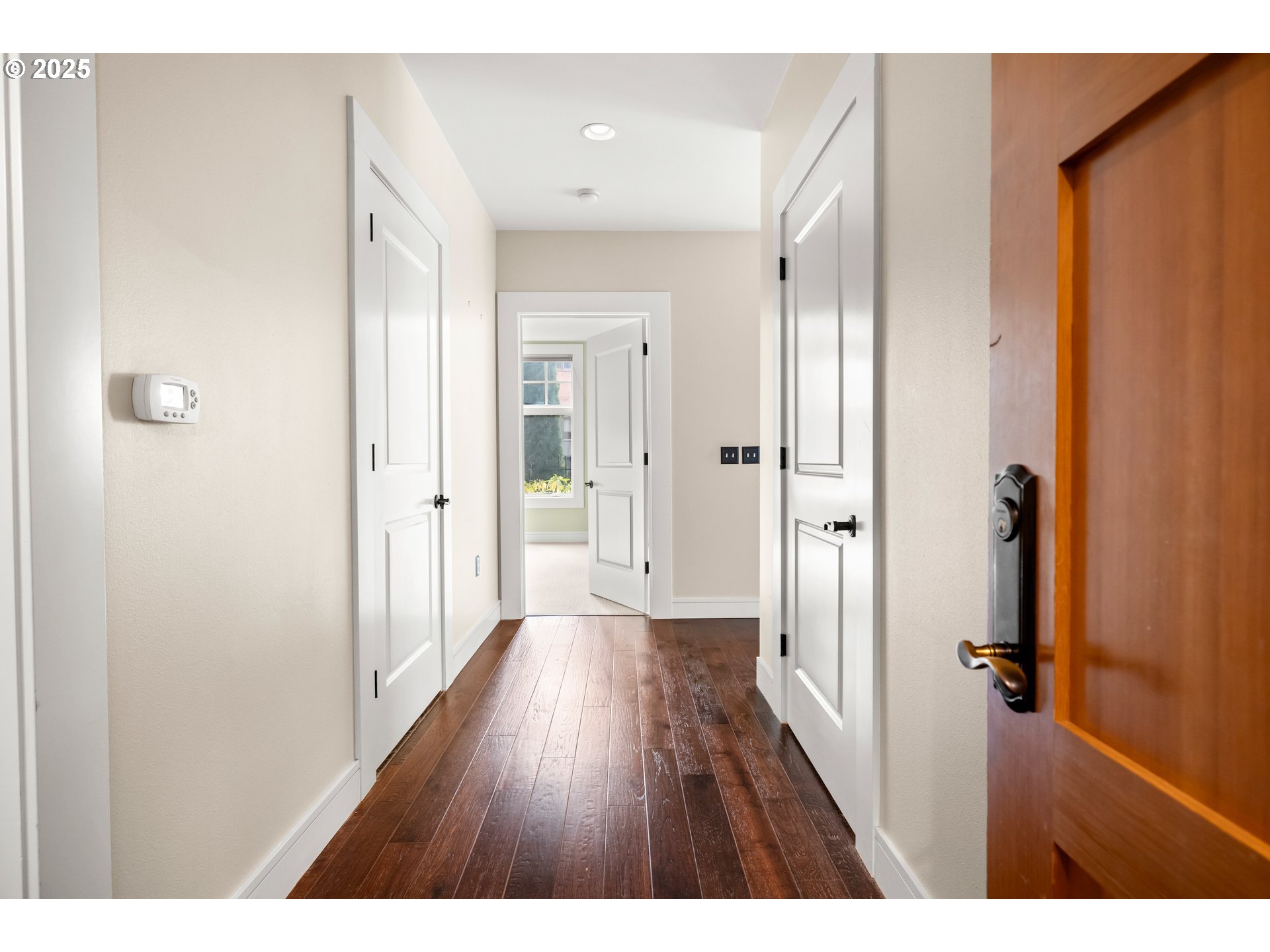 527 2nd St Property Photo 6