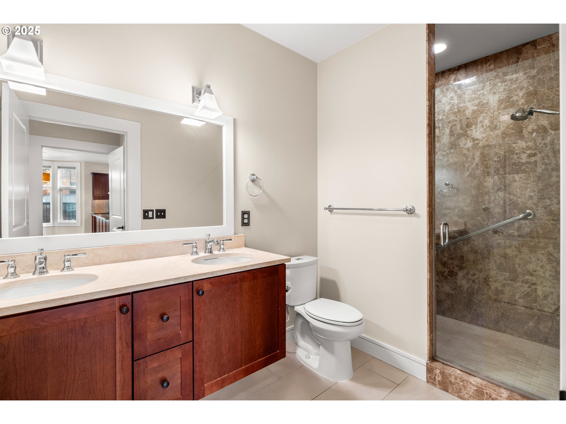527 2nd St Property Photo 14