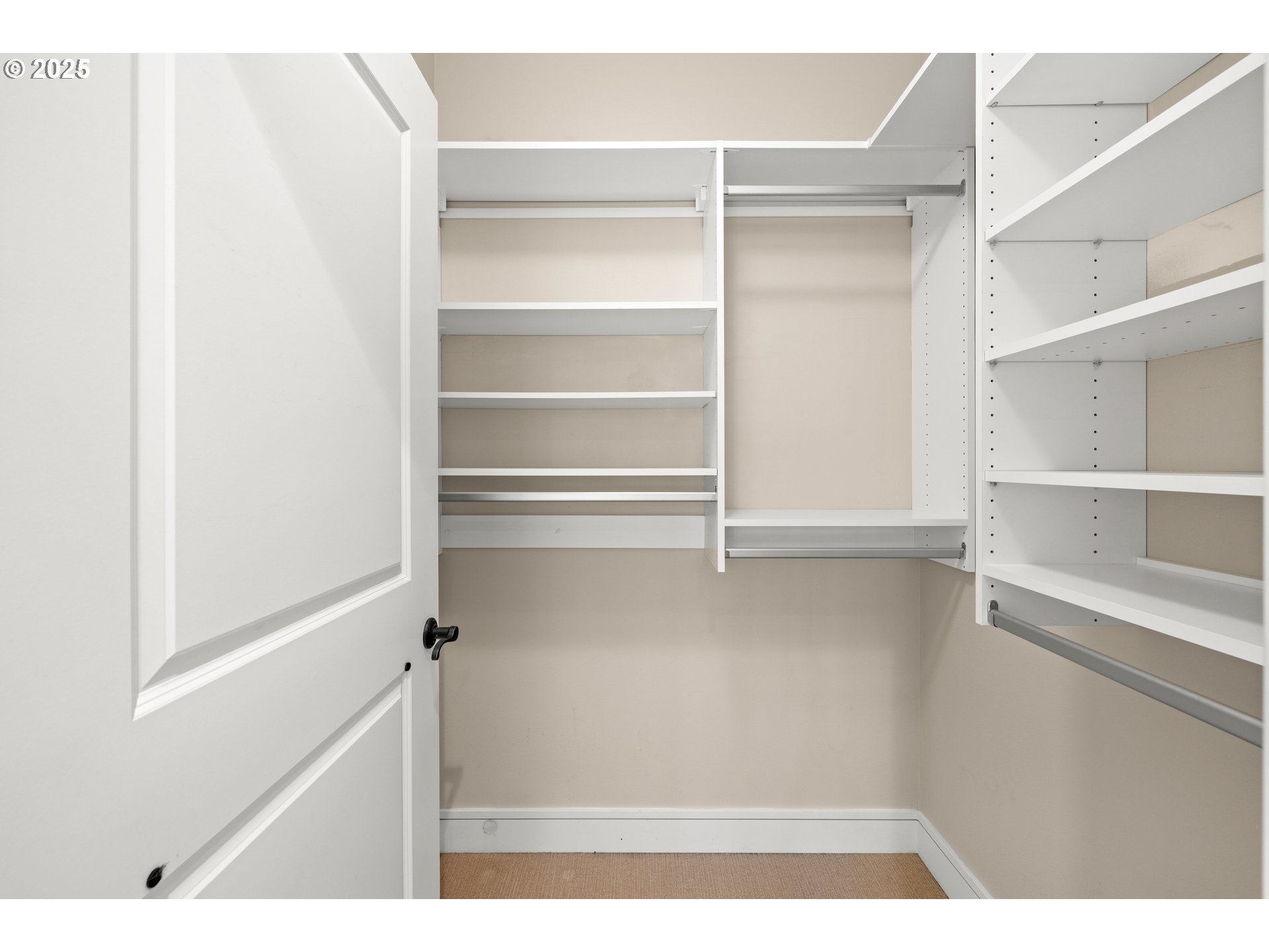527 2nd St Property Photo 16