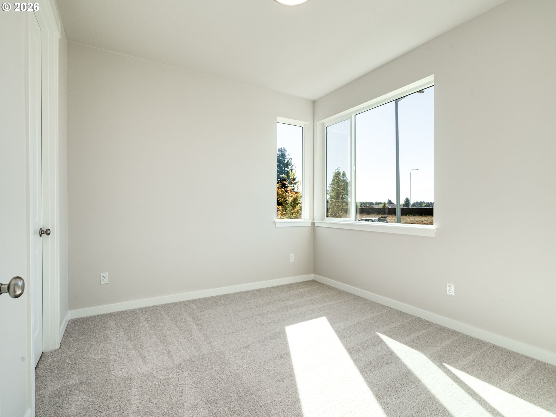 3244 Nightingale Dr Property Photo 5