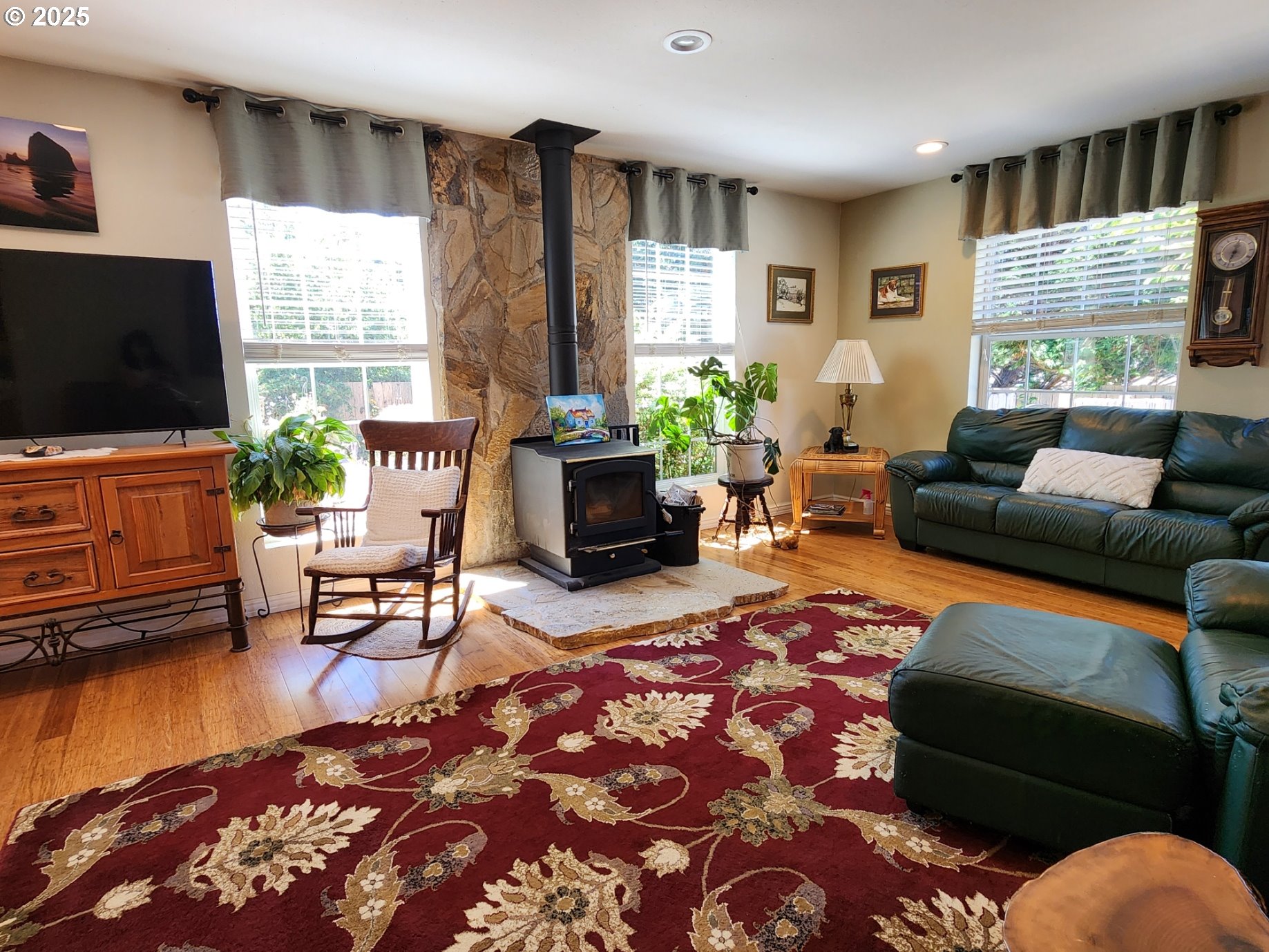 1126 Washington St Property Photo 3