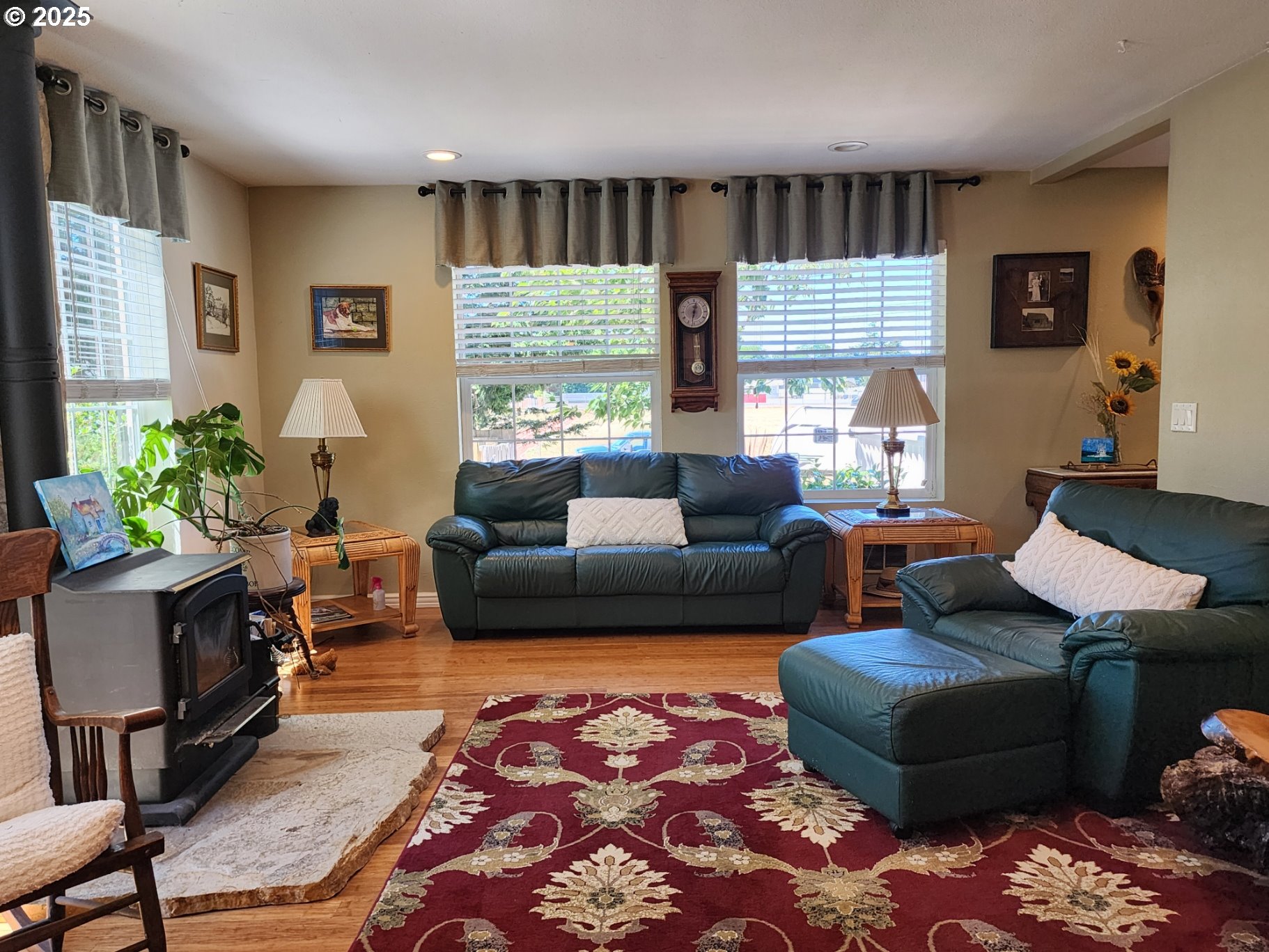 1126 Washington St Property Photo 4