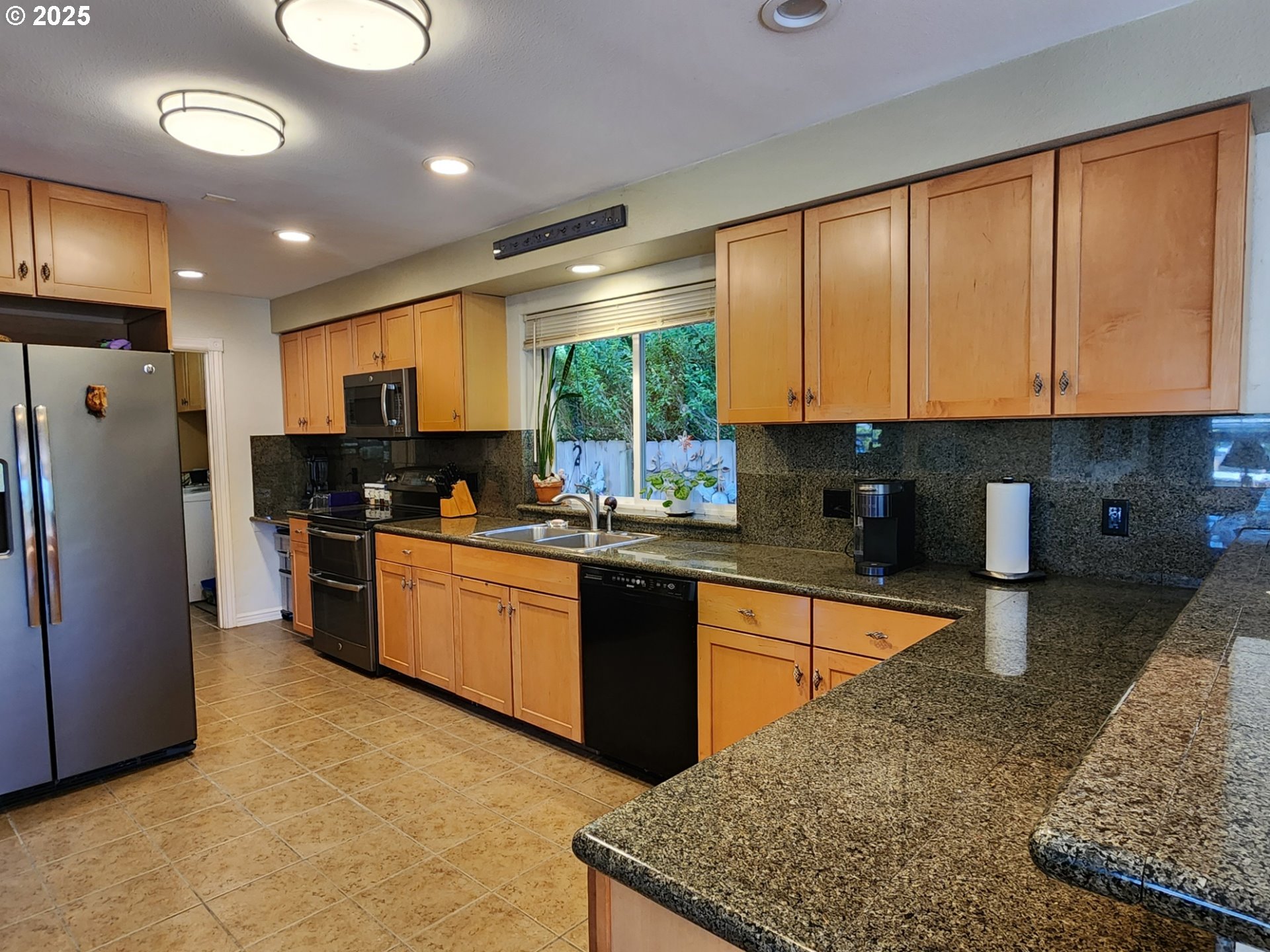 1126 Washington St Property Photo 6
