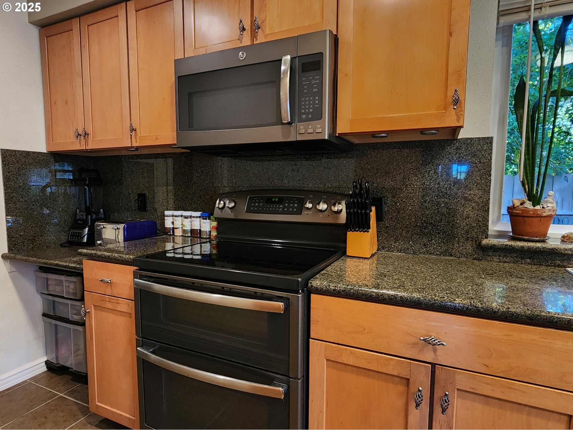 1126 Washington St Property Photo 8