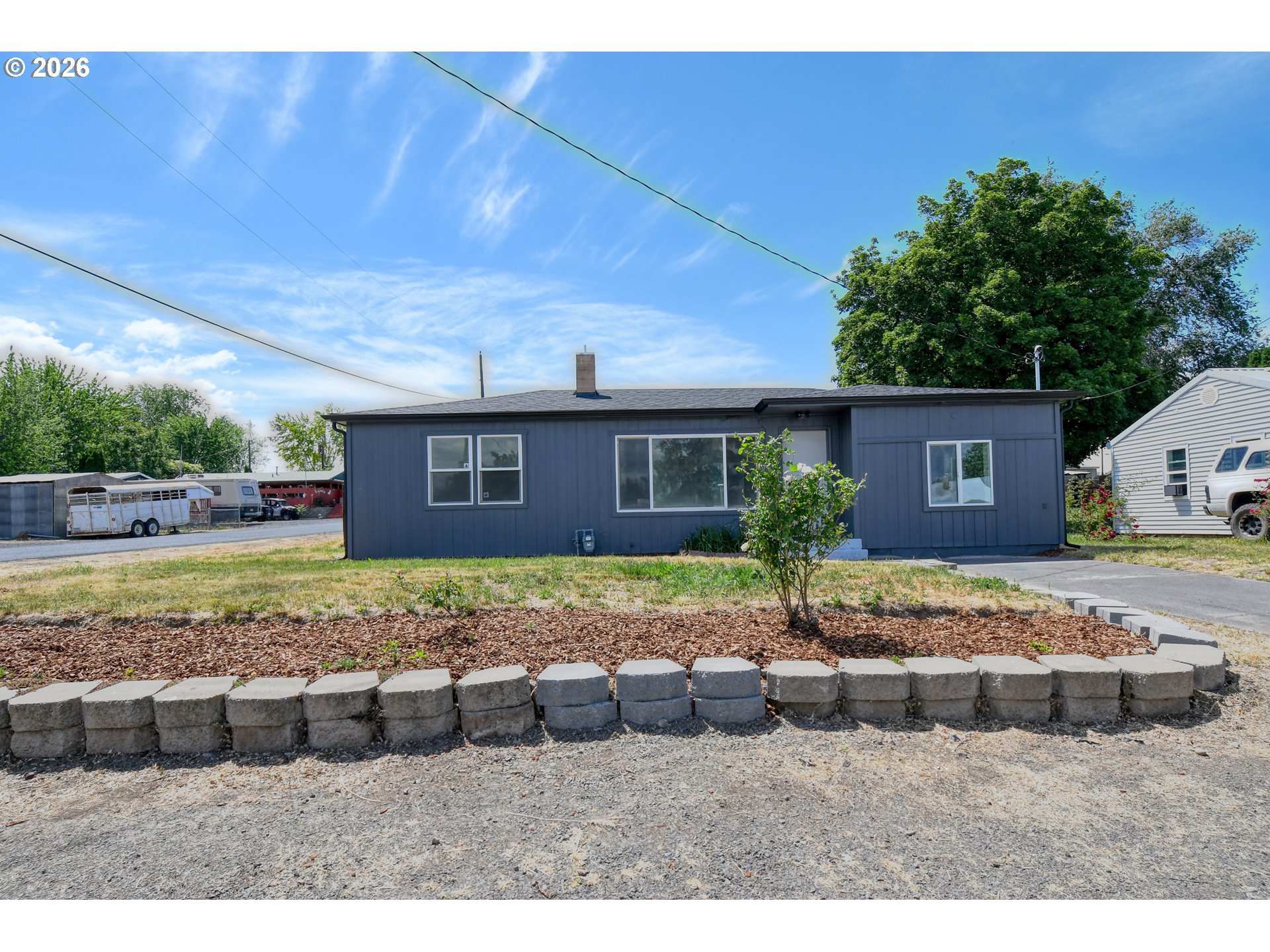 889 Sw Birch St Property Photo 1