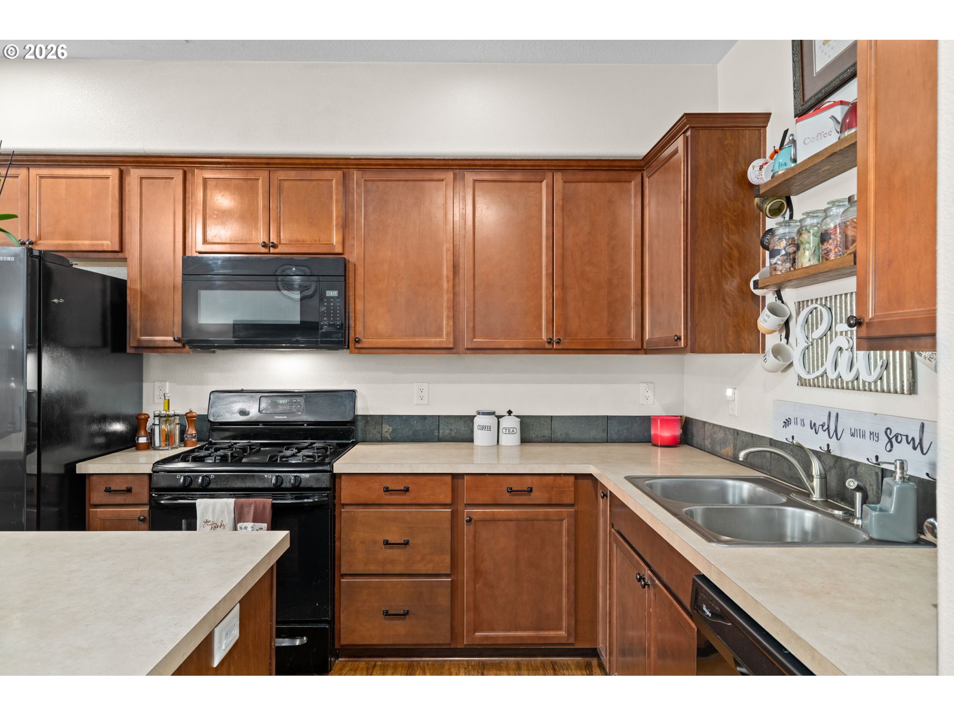 37989 Killarney St Property Photo 10