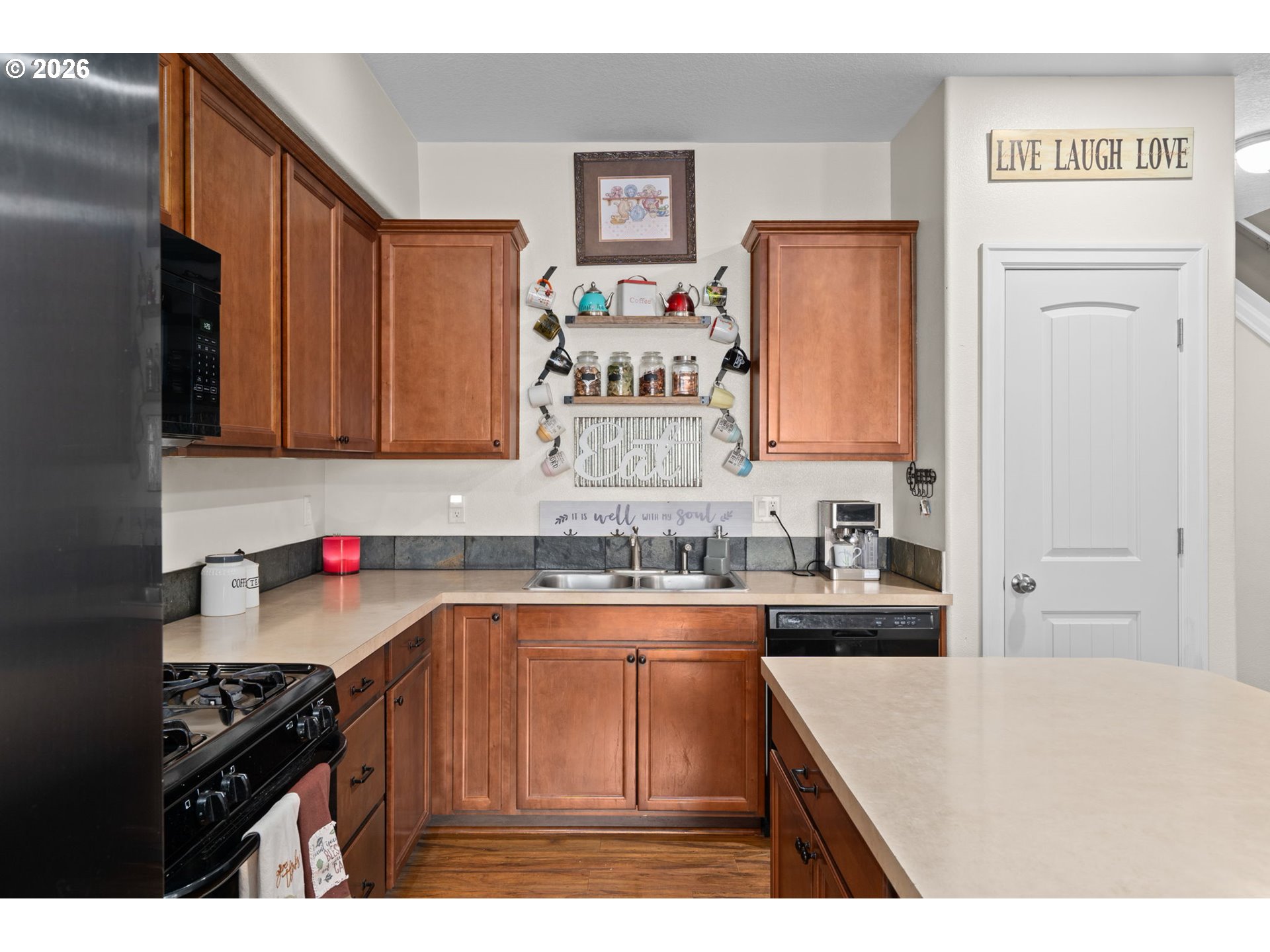 37989 Killarney St Property Photo 12